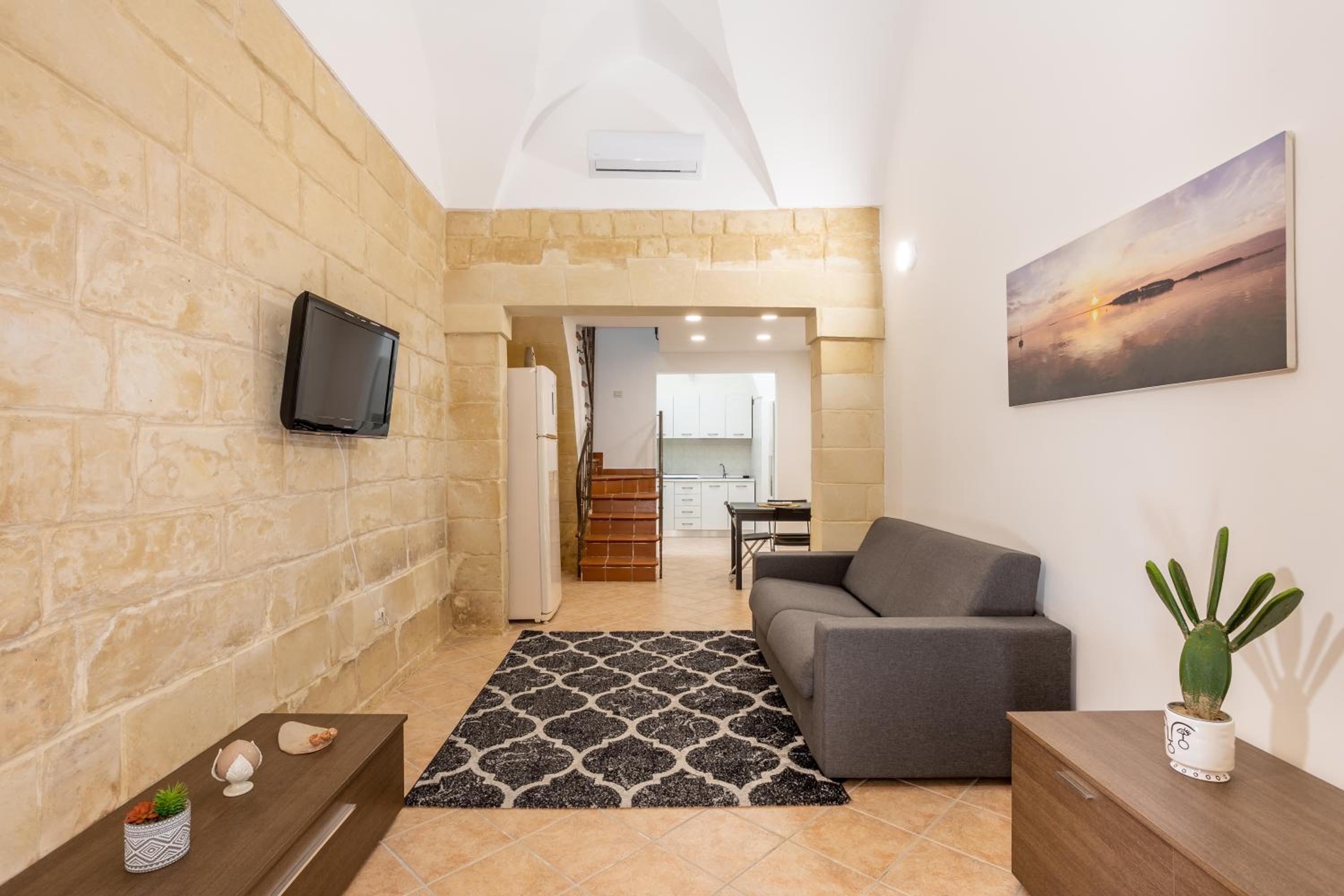 One-Bedroom Apartment - Photo 7