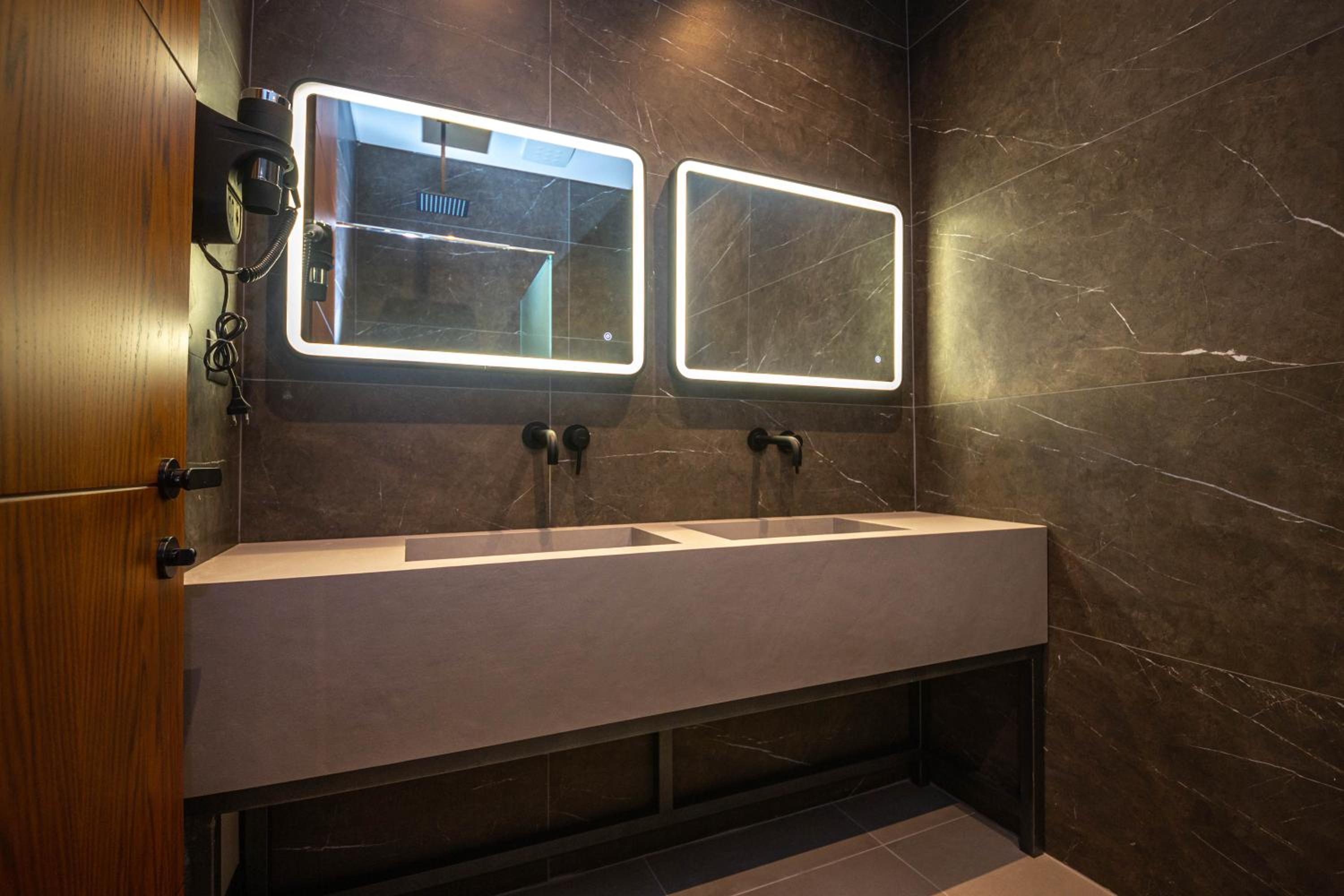 Deluxe Suite photo 3