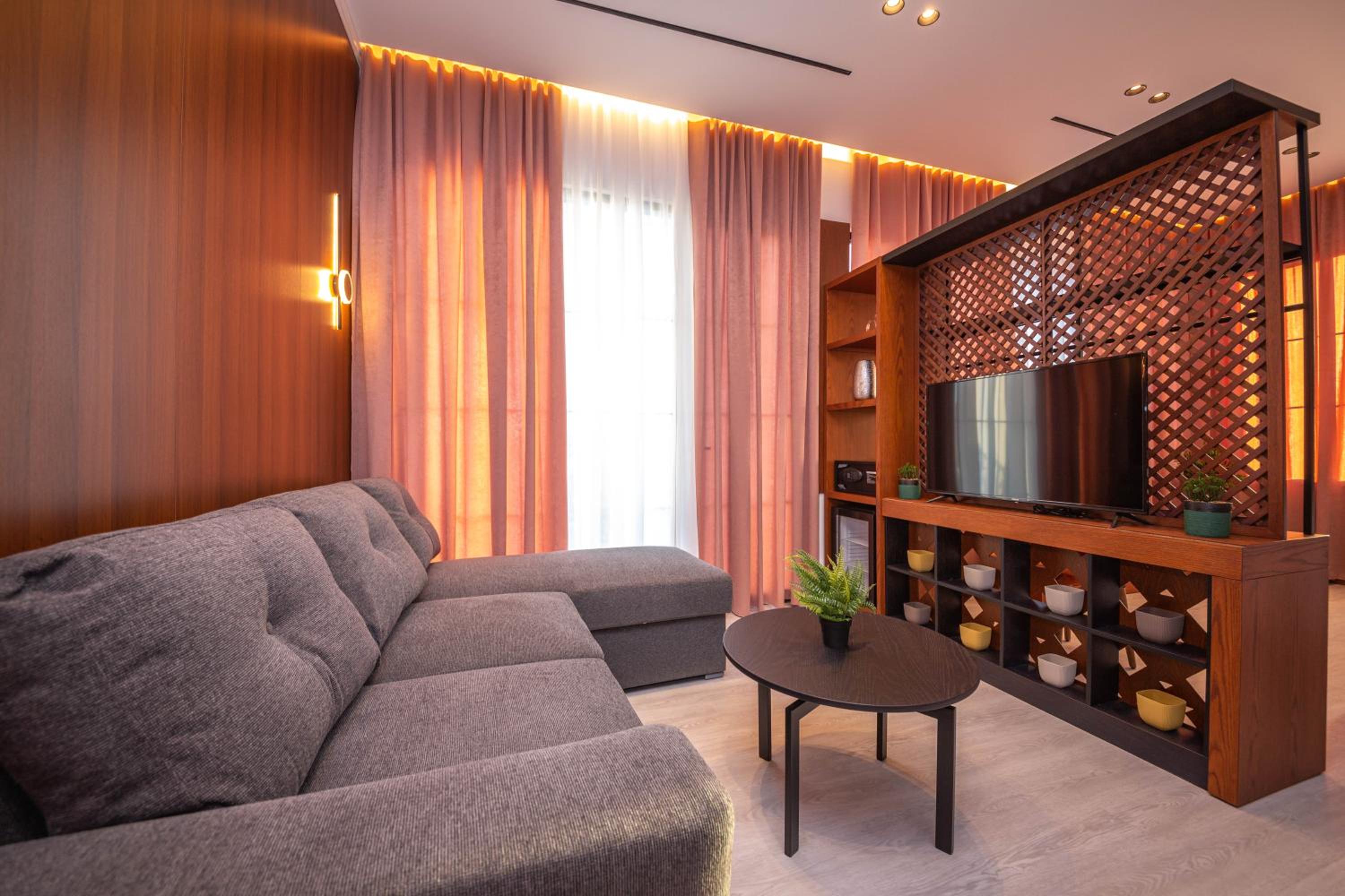 Deluxe Suite photo 2