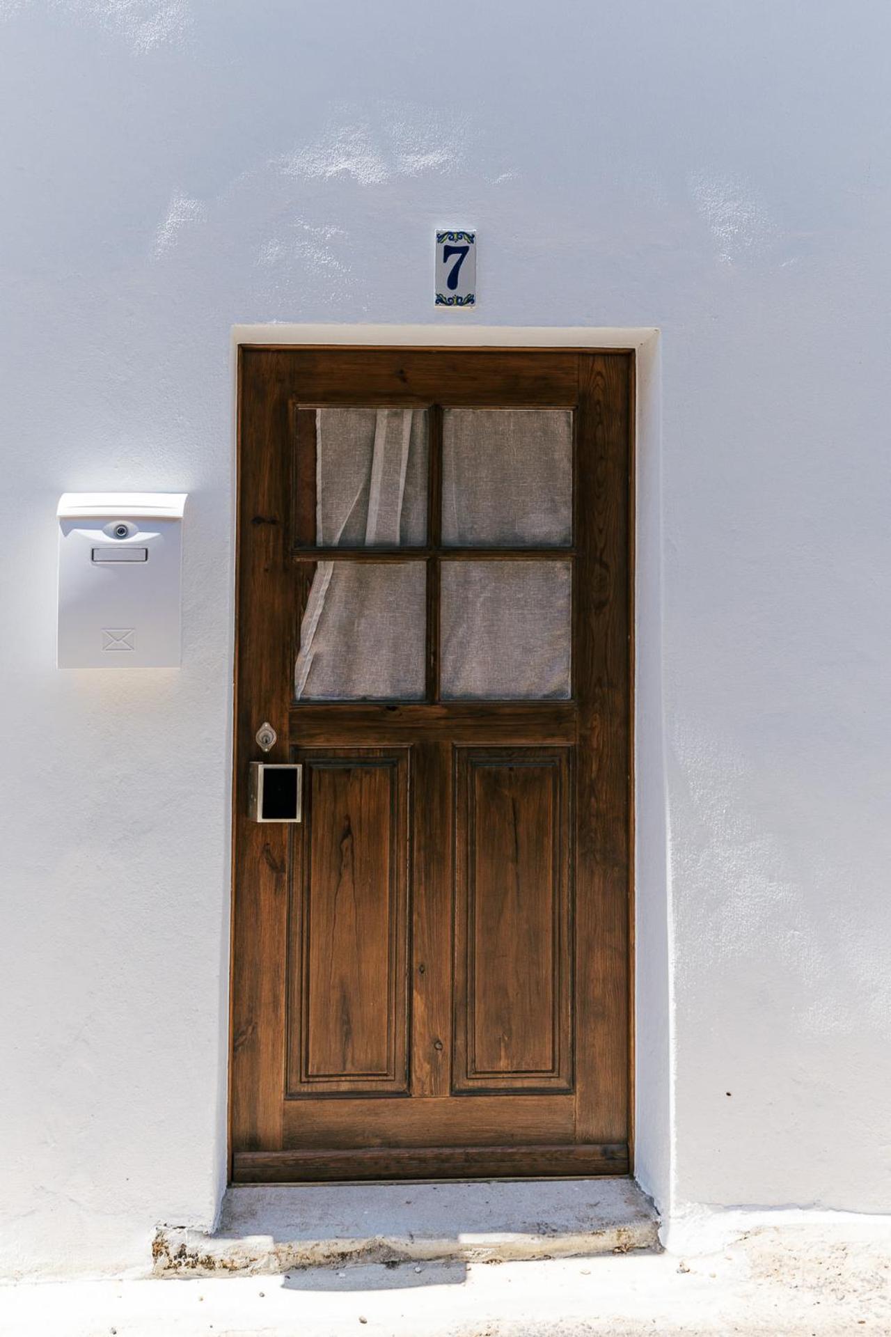 Three-Bedroom House photo 3