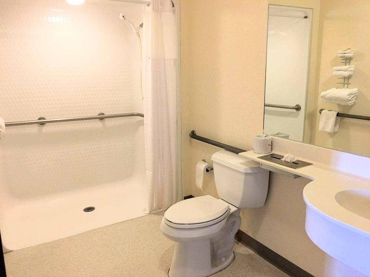 Standard King Room photo 3