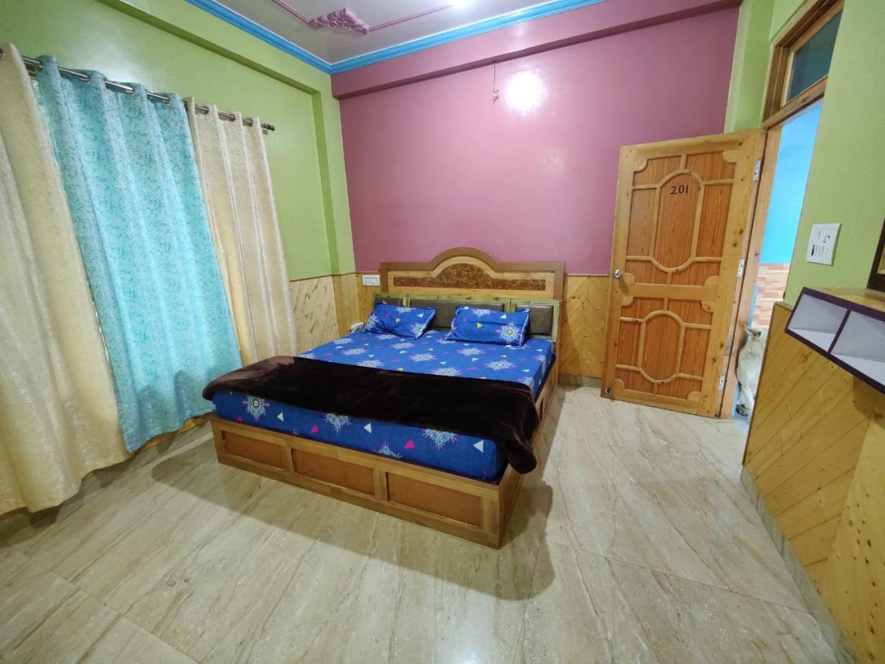 Deluxe Double Room - Photo 9