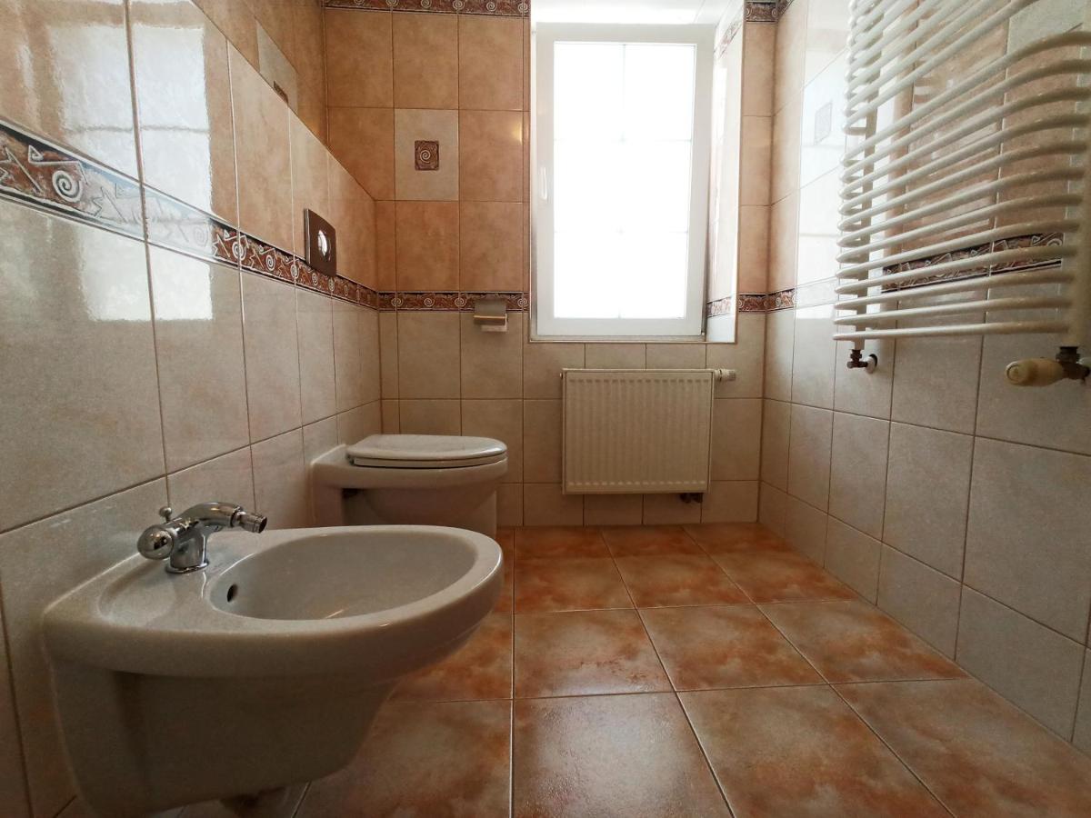 Deluxe Double Room with Shower photo 3