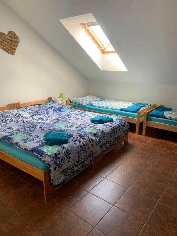 Six-Bedroom House photo 3