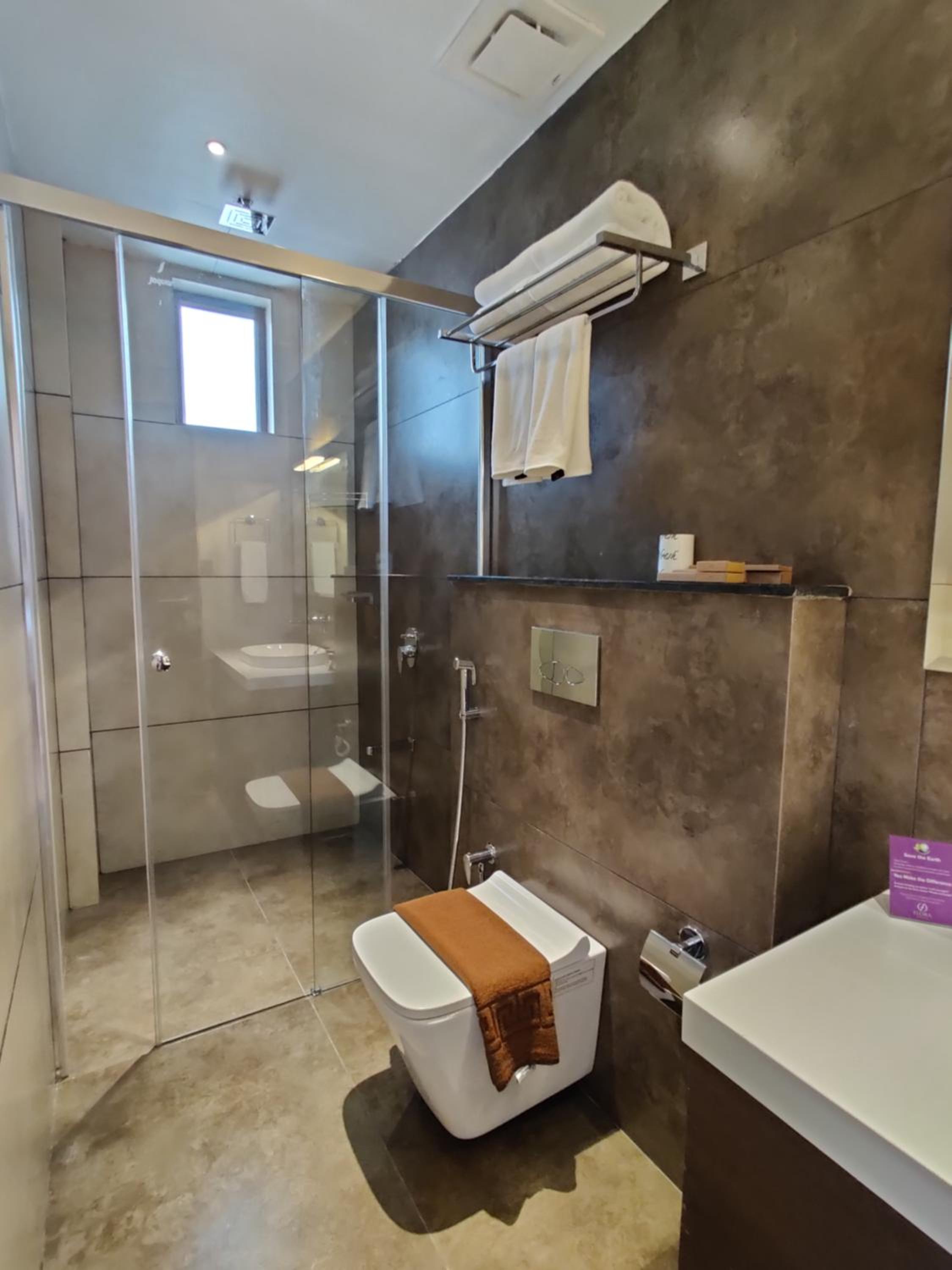 Deluxe King Room - Photo 6