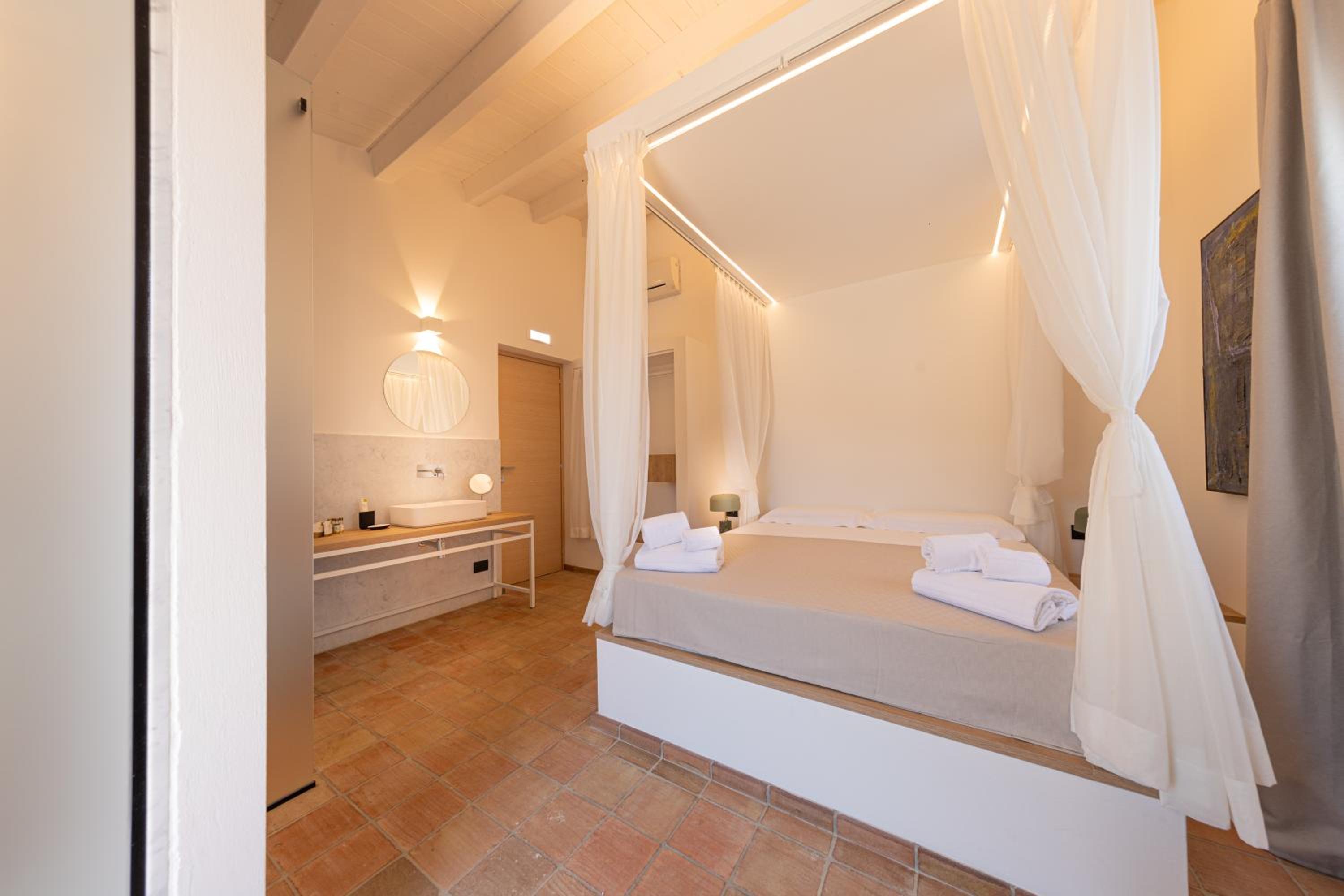 Deluxe Double Room with Bath photo 1