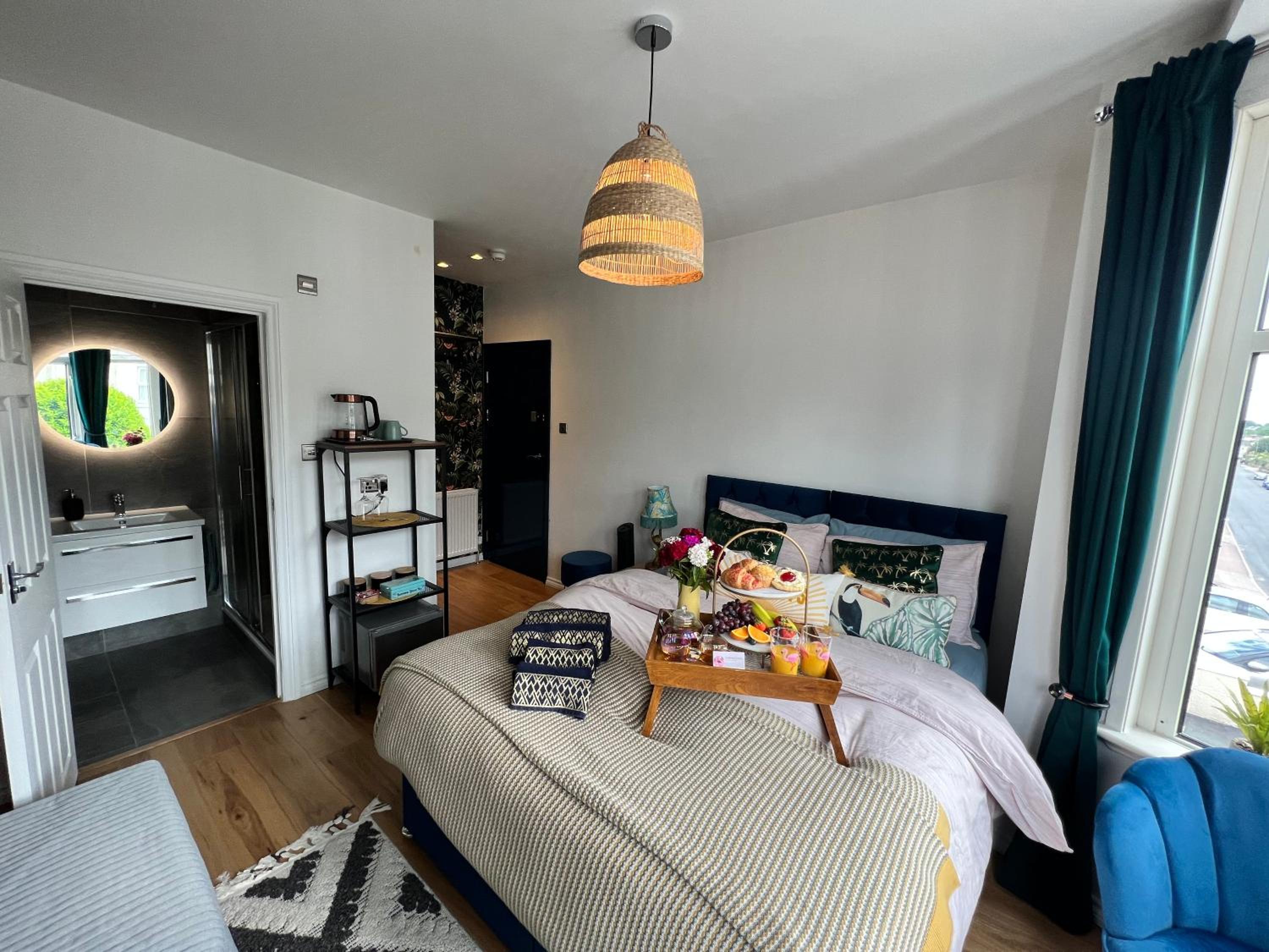 Double Room with Private Bathroom - Photo 25