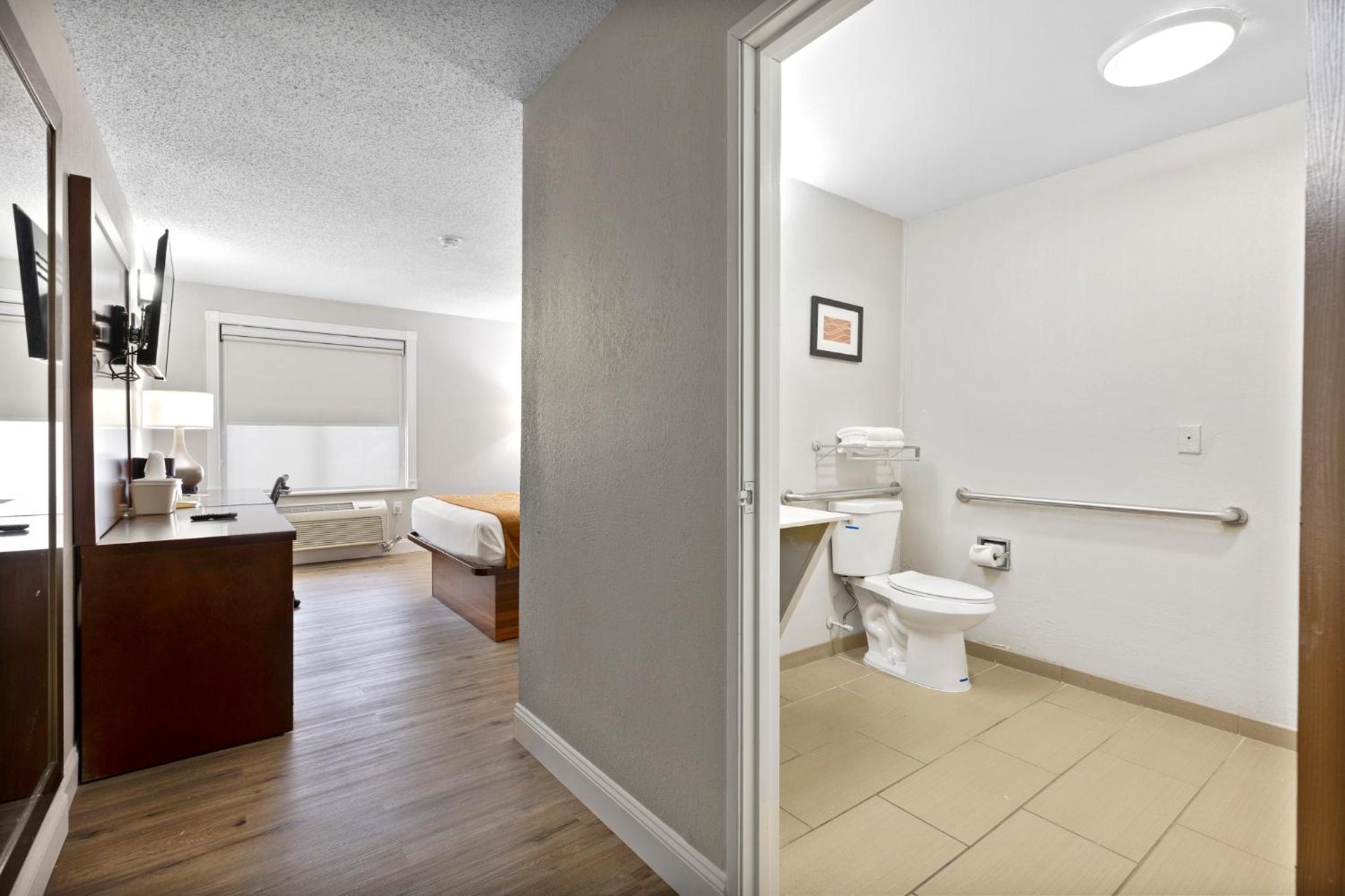 King Room - Non-Smoking - Photo 2