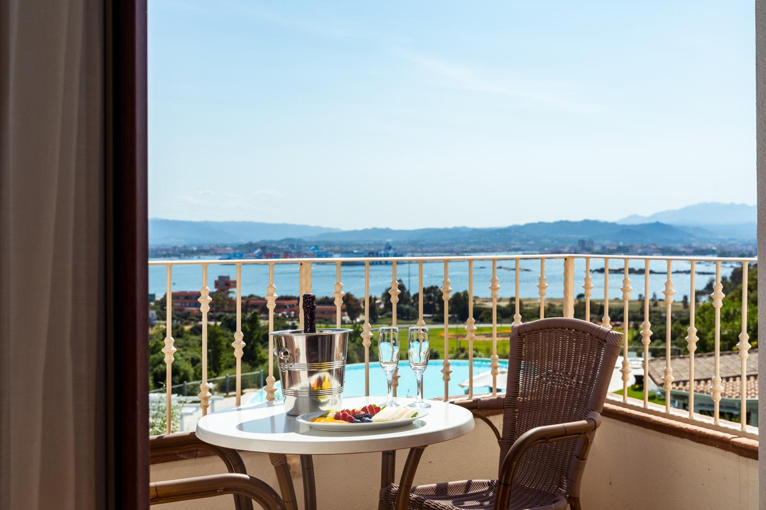 Superior Double Room with Balcony and Port - Photo 7