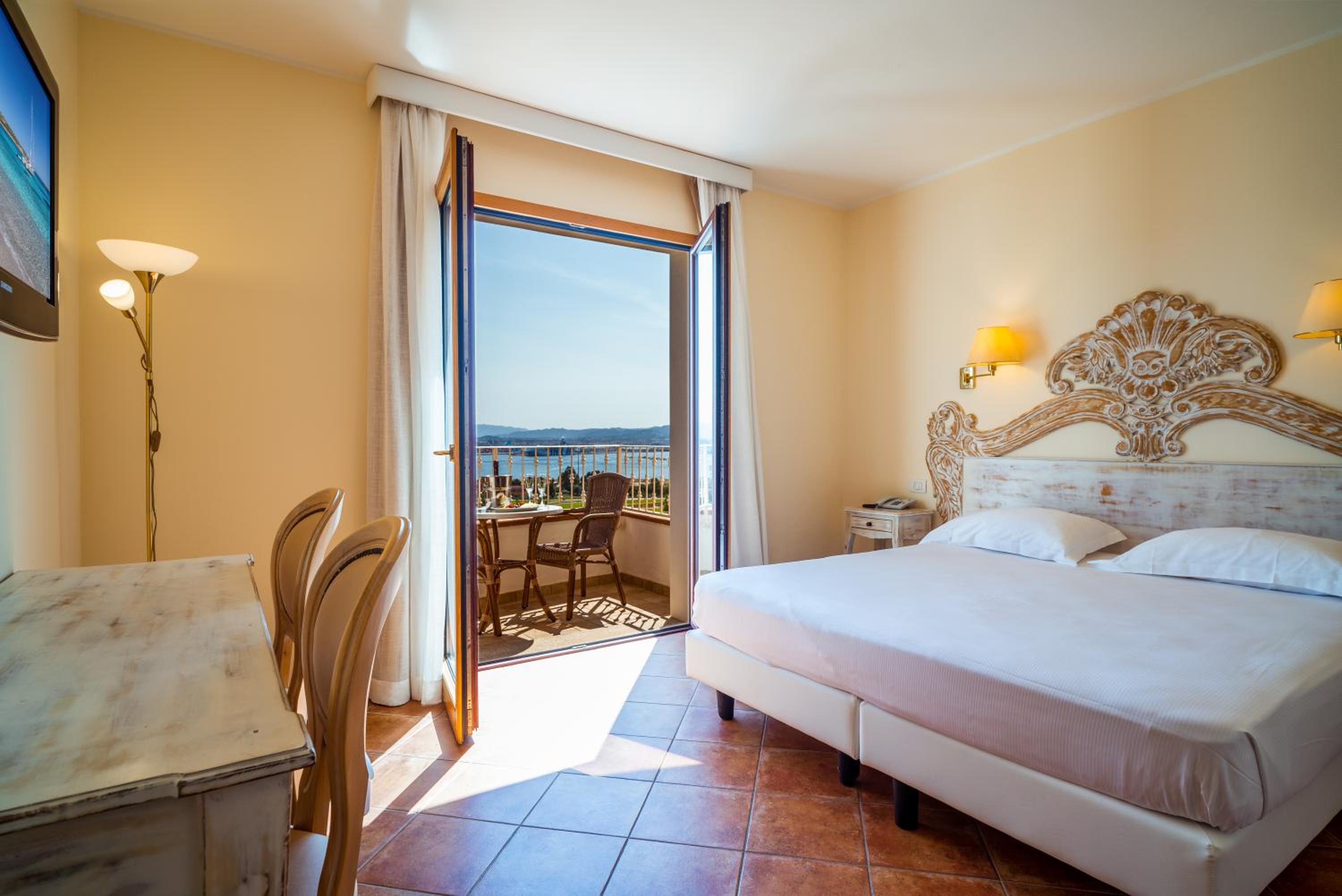Superior Double Room with Balcony and Port - Photo 1
