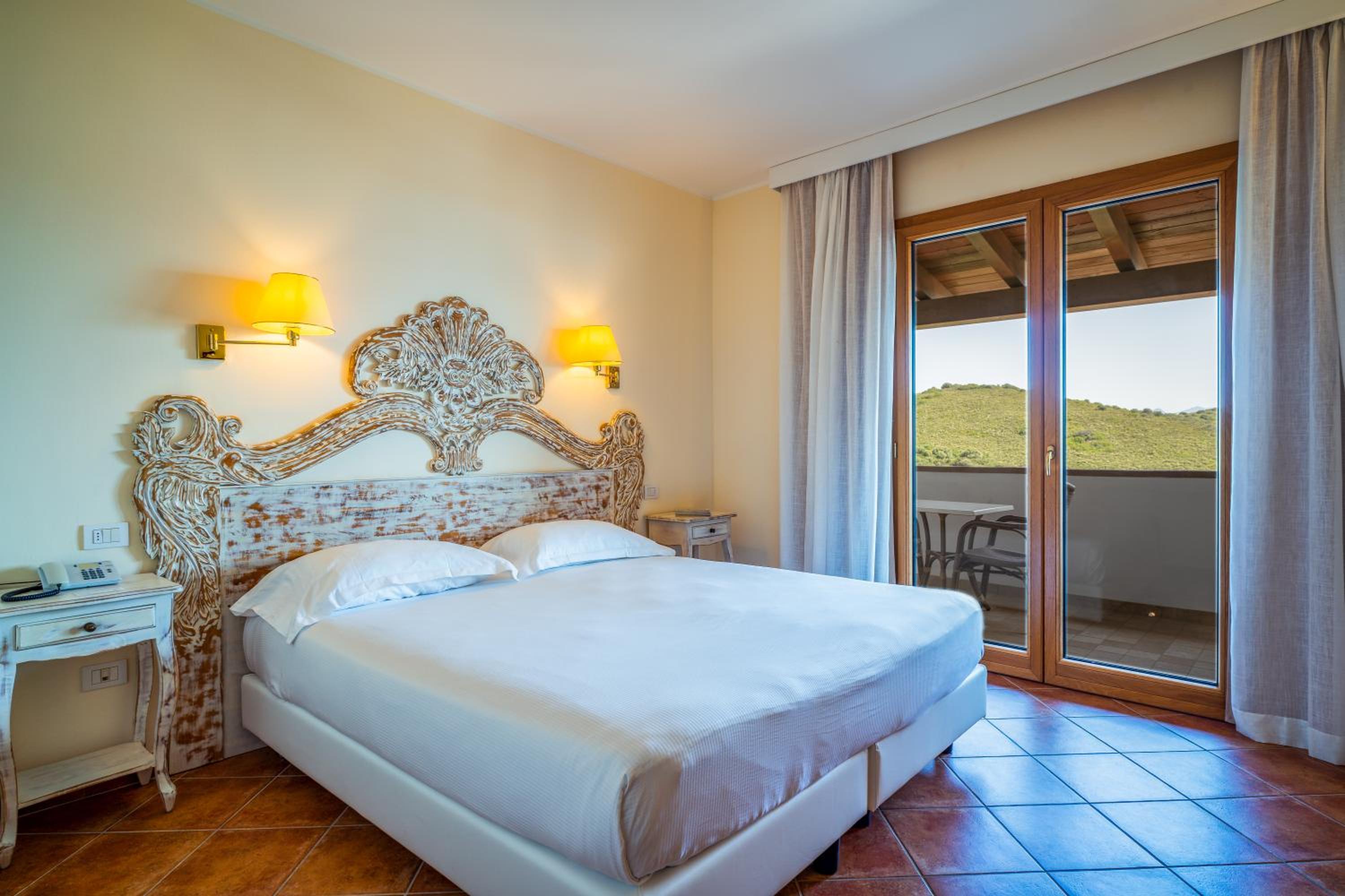Deluxe Double Room with Balcony - Photo 1
