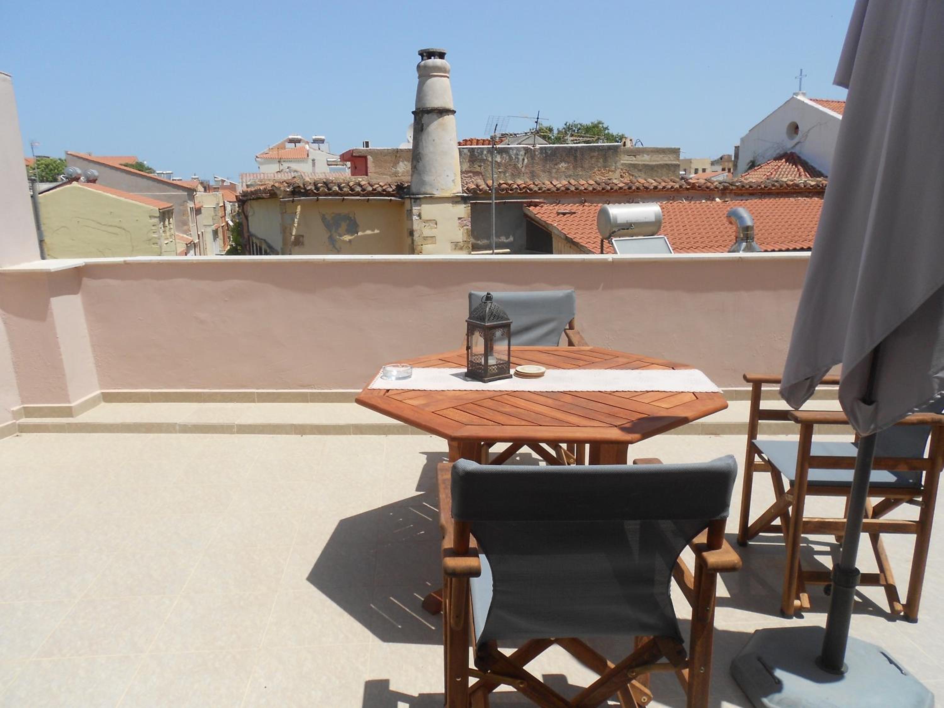 Family Room with Terrace - Photo 9