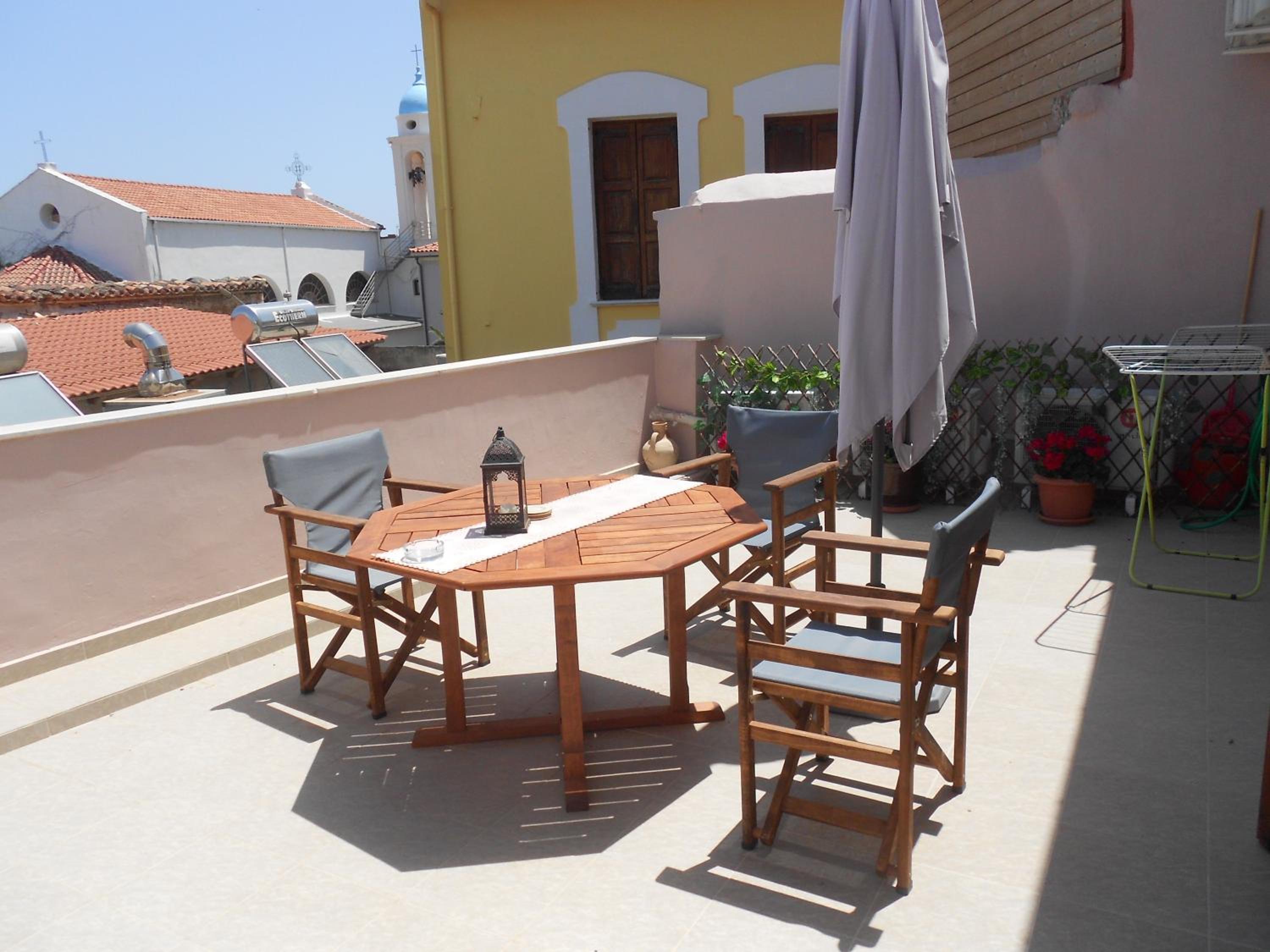 Family Room with Terrace - Photo 8