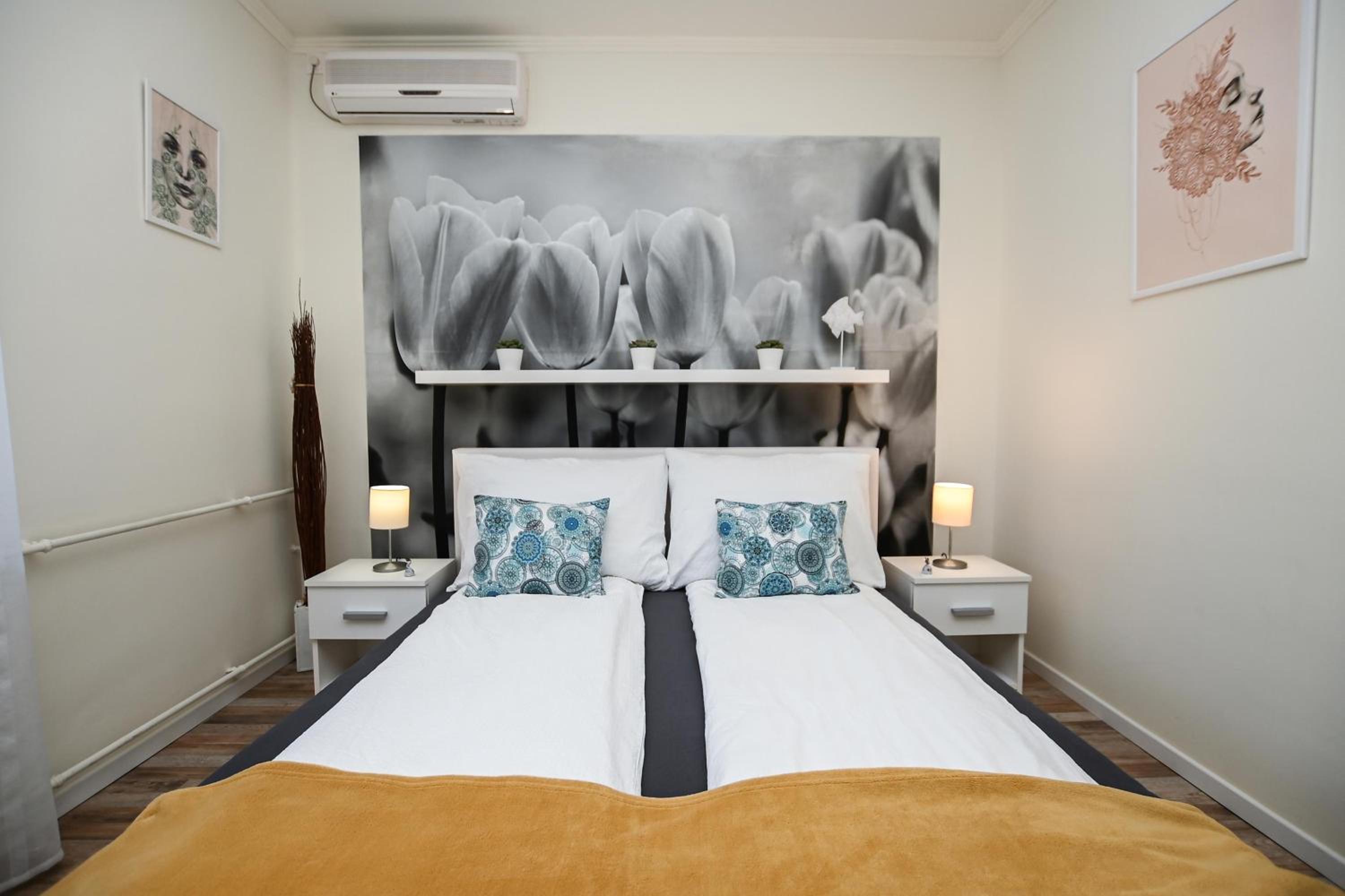 Queen Room with Balcony photo 2