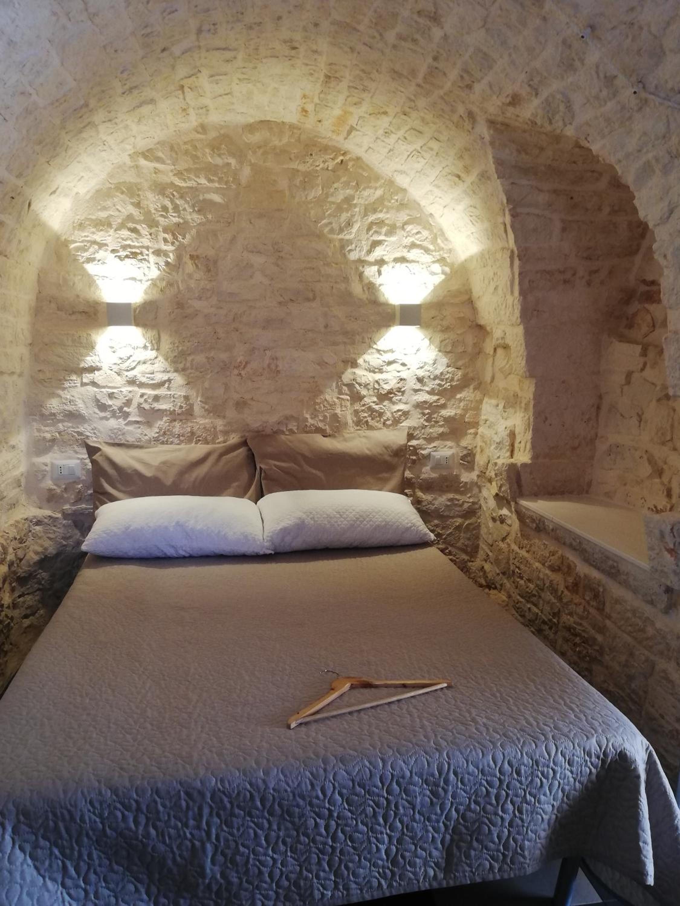 One-Bedroom House - Photo 41