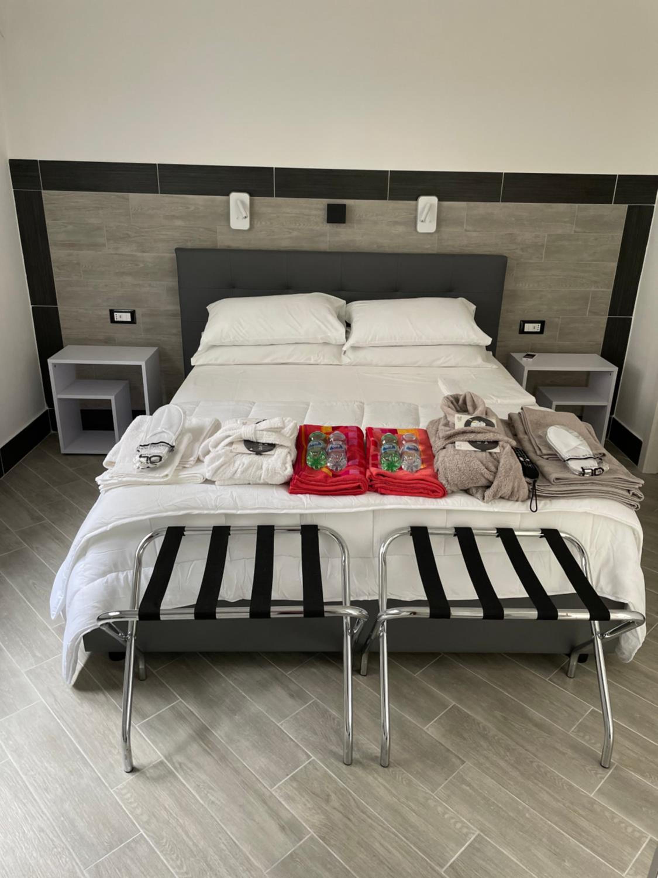 Deluxe Room (2 Adults + 1 Child) - Photo 12