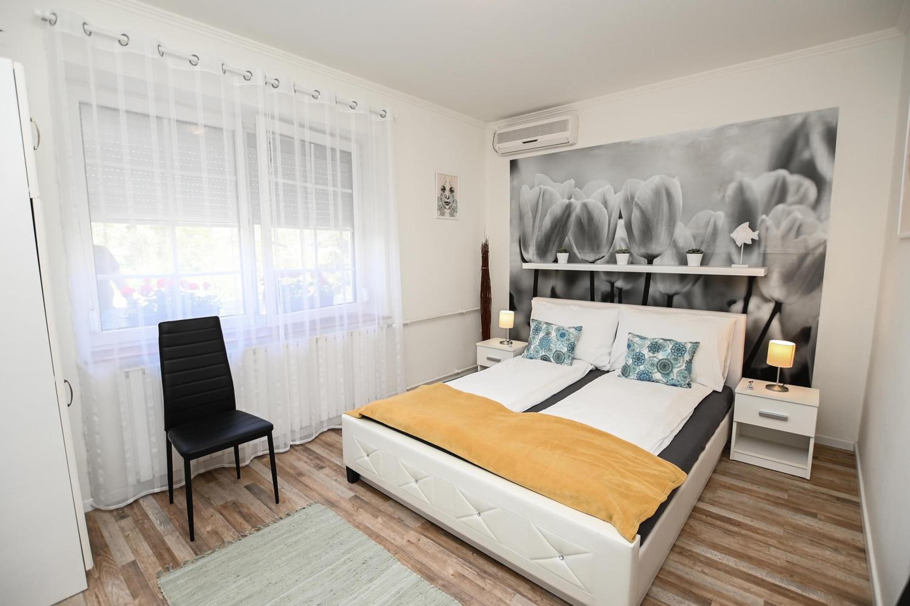 Queen Room with Balcony photo 3