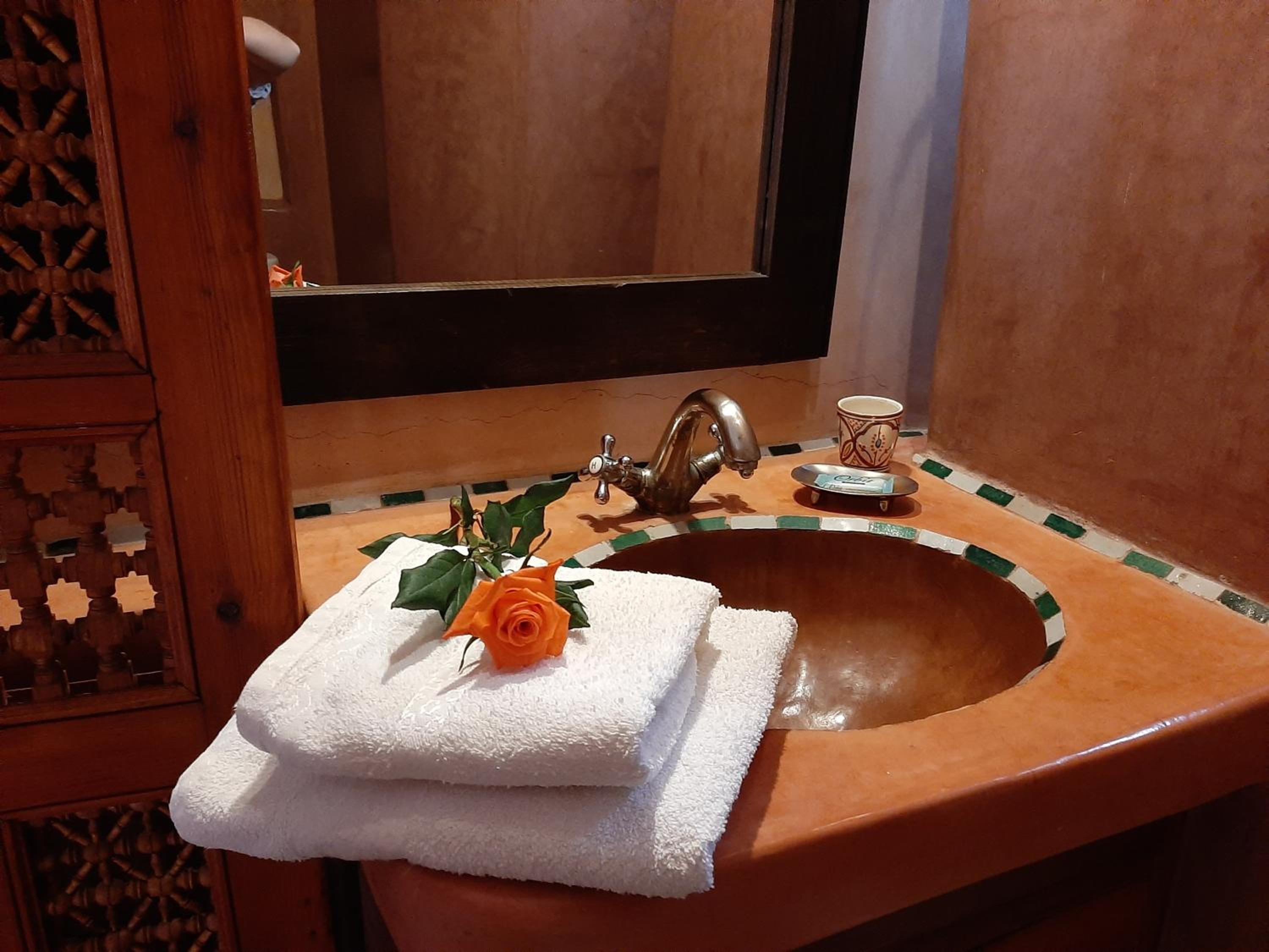 Double Room with Private Bathroom - Photo 2