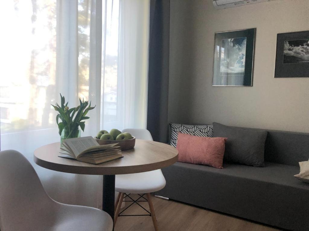 One-Bedroom Apartment photo 1