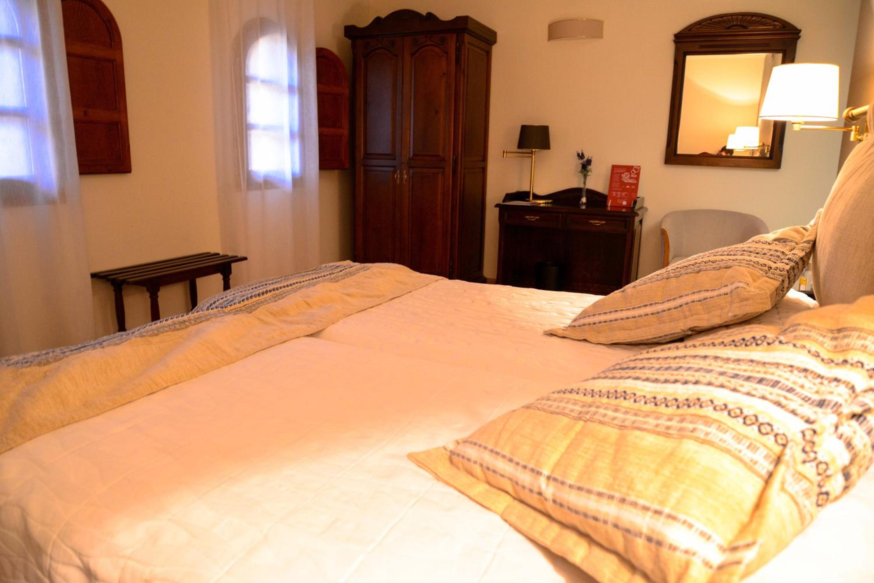 Double or Twin Room with Mountain View photo 3