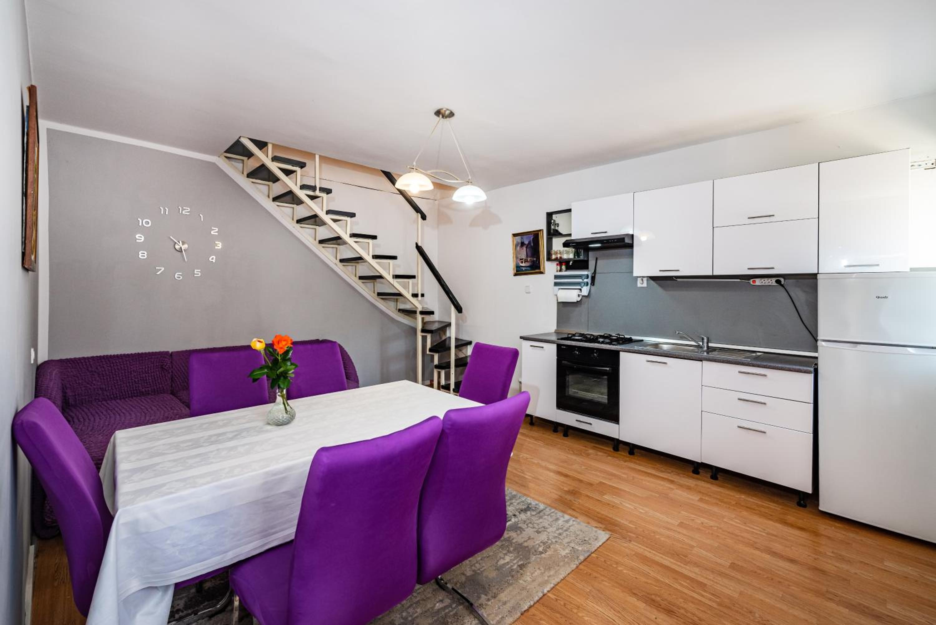 Apartment - Split Level photo 3