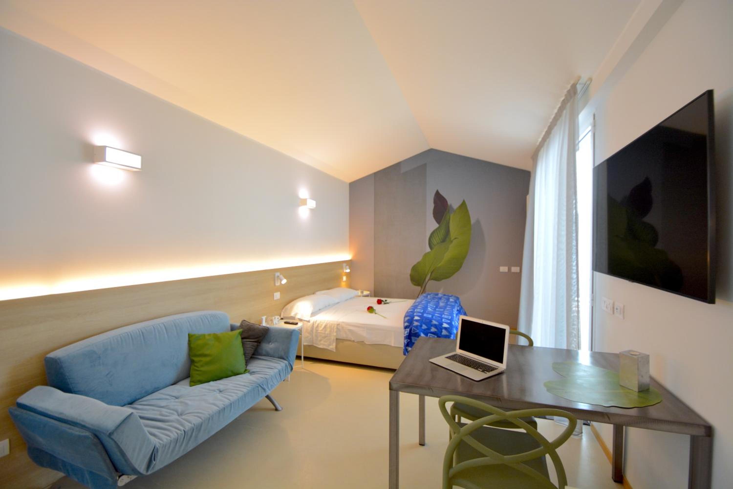 Studio with Spa Bath