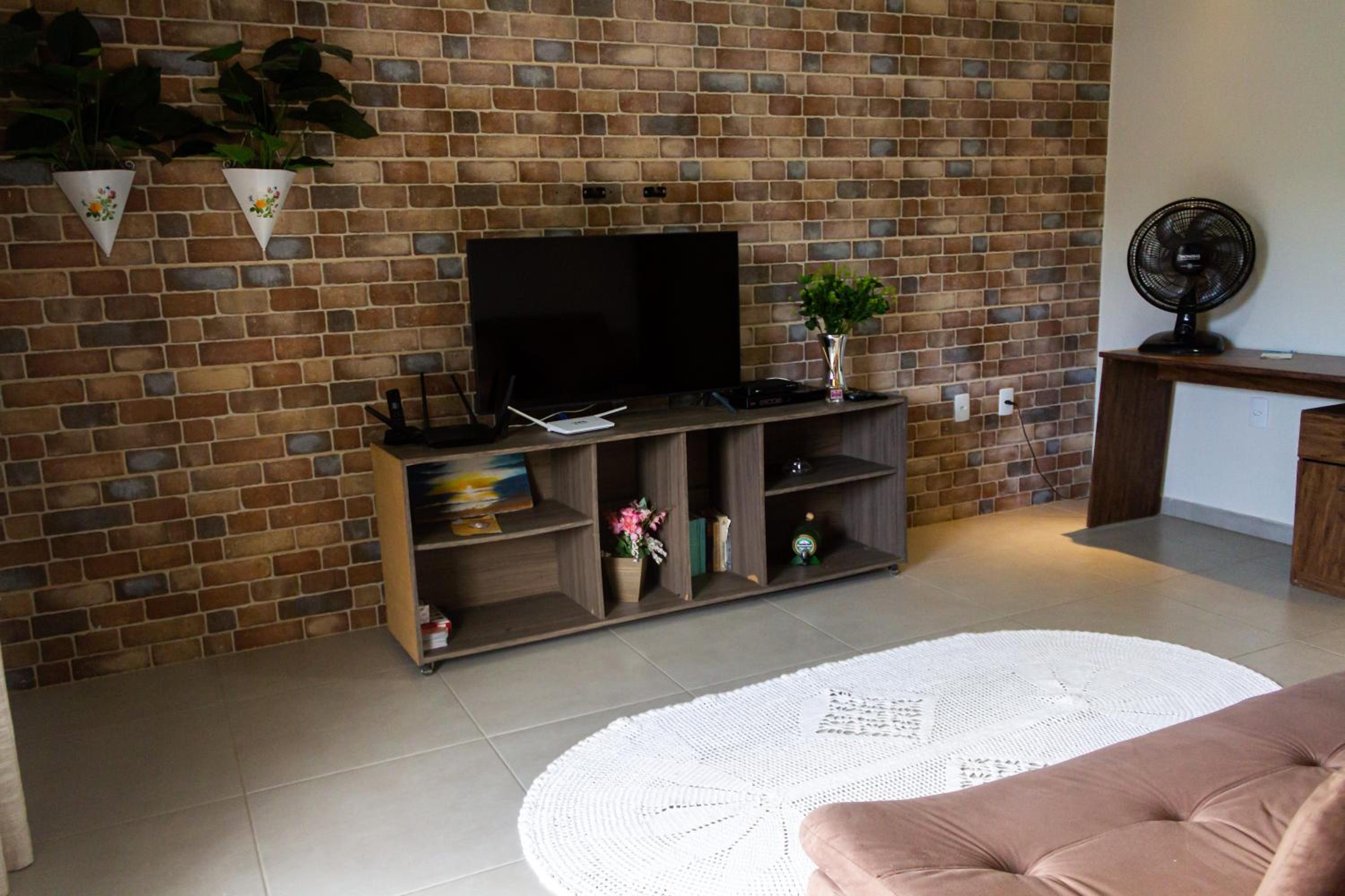 One-Bedroom Apartment - Photo 3