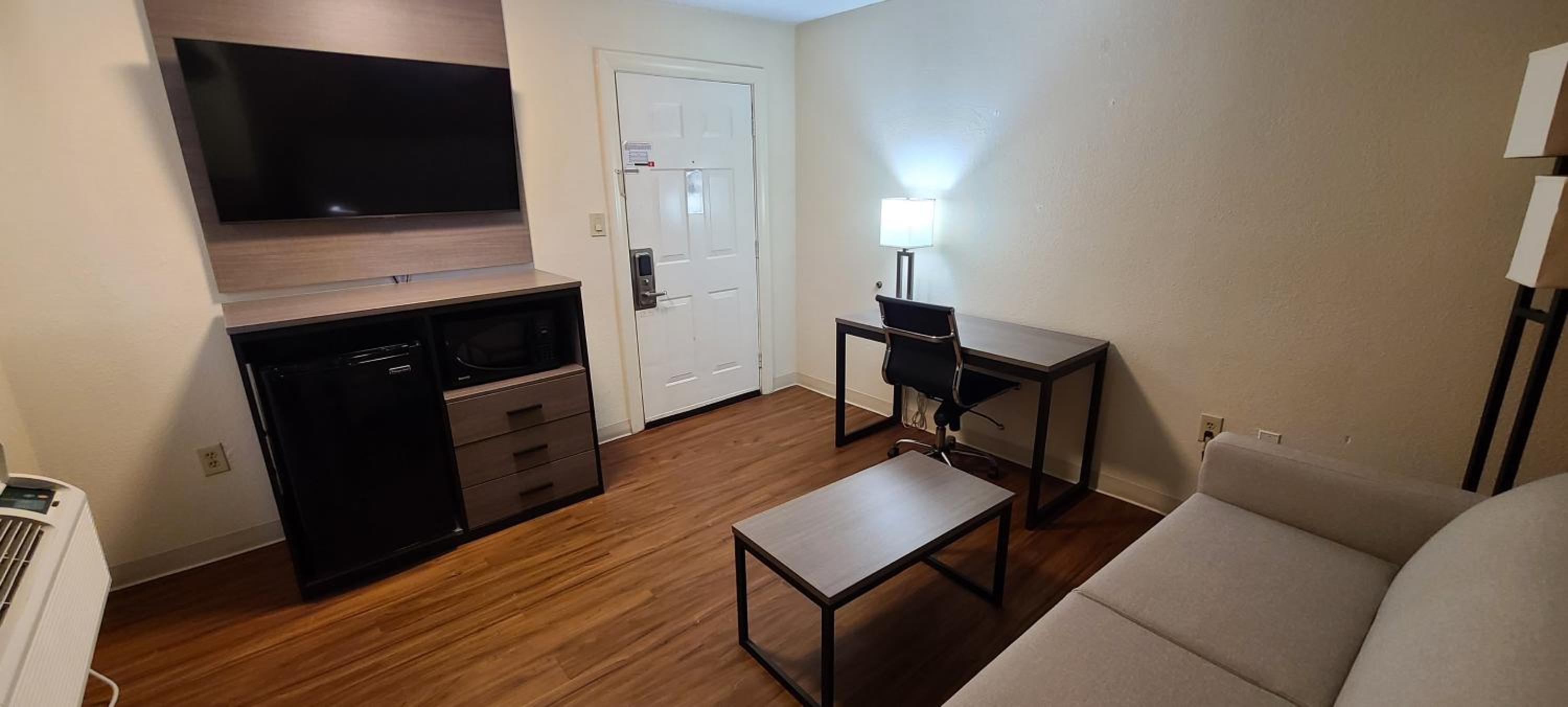 Suite King Room Non-Smoking - Photo 2