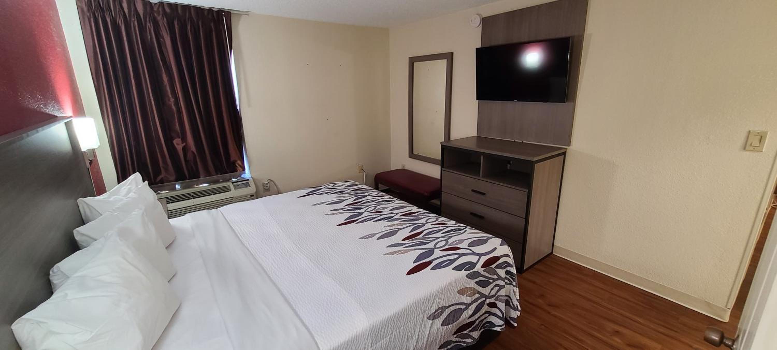 Deluxe Queen Room Non-Smoking - Photo 1