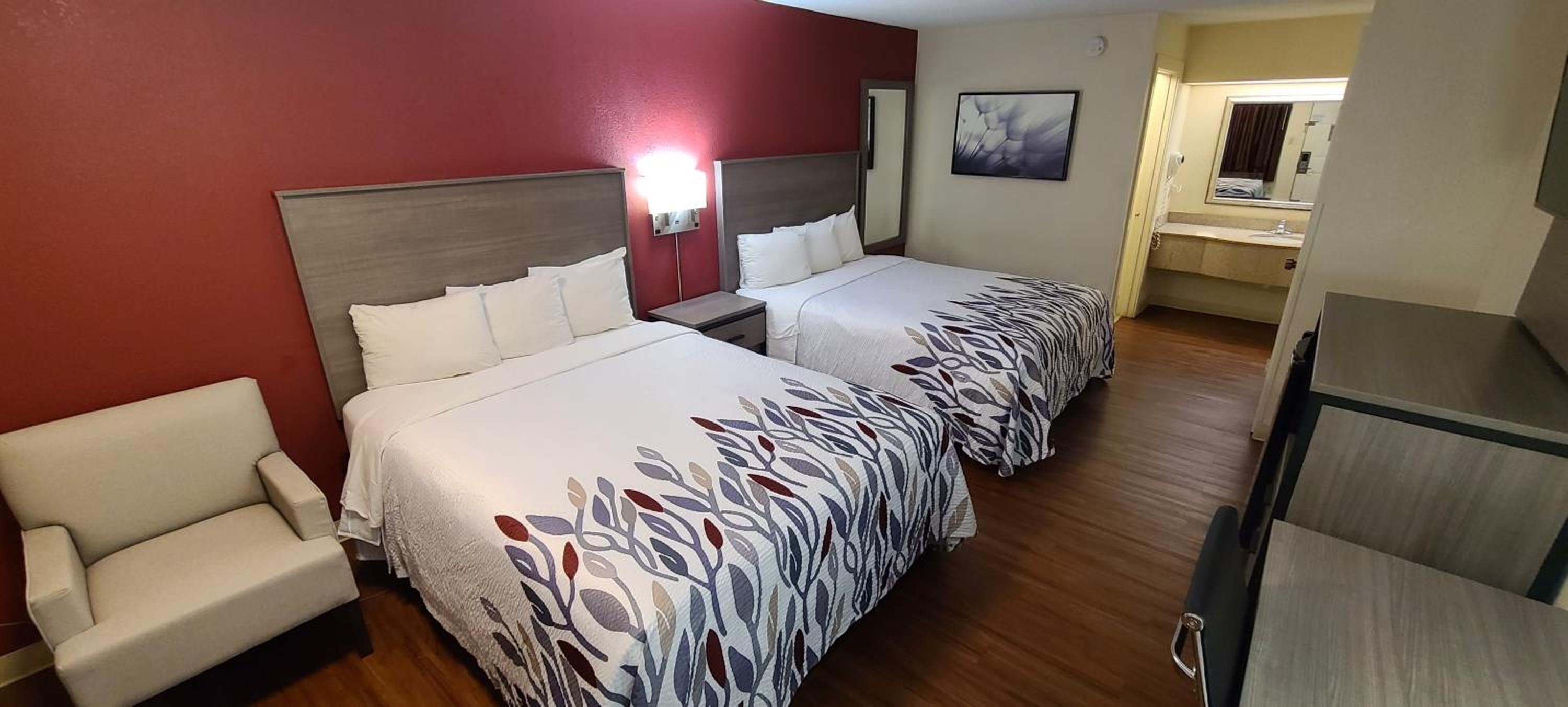 Deluxe Two Queen Beds Non-Smoking - Photo 1