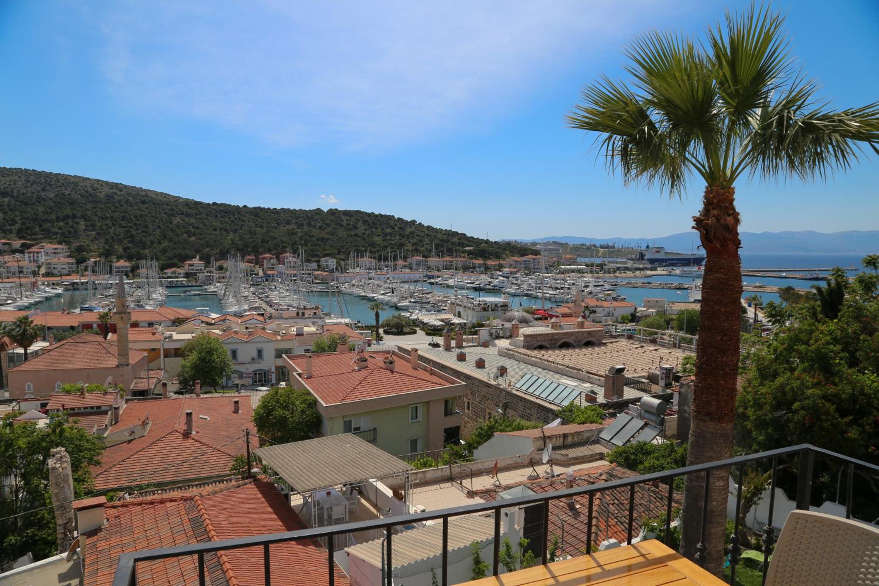 Deluxe Double Room with Balcony and Sea View - Photo 16