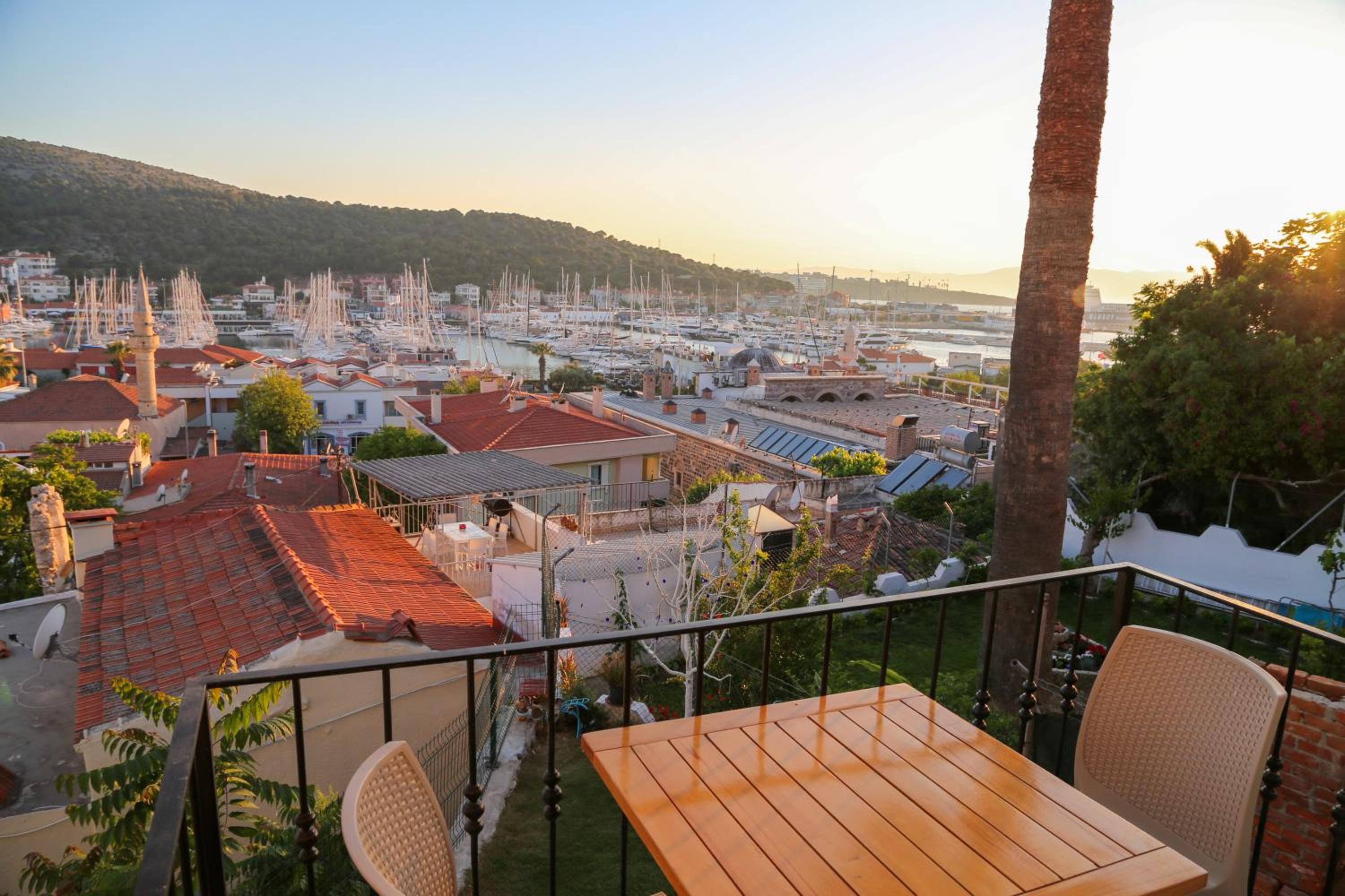 Deluxe Double Room with Balcony and Sea View - Photo 15