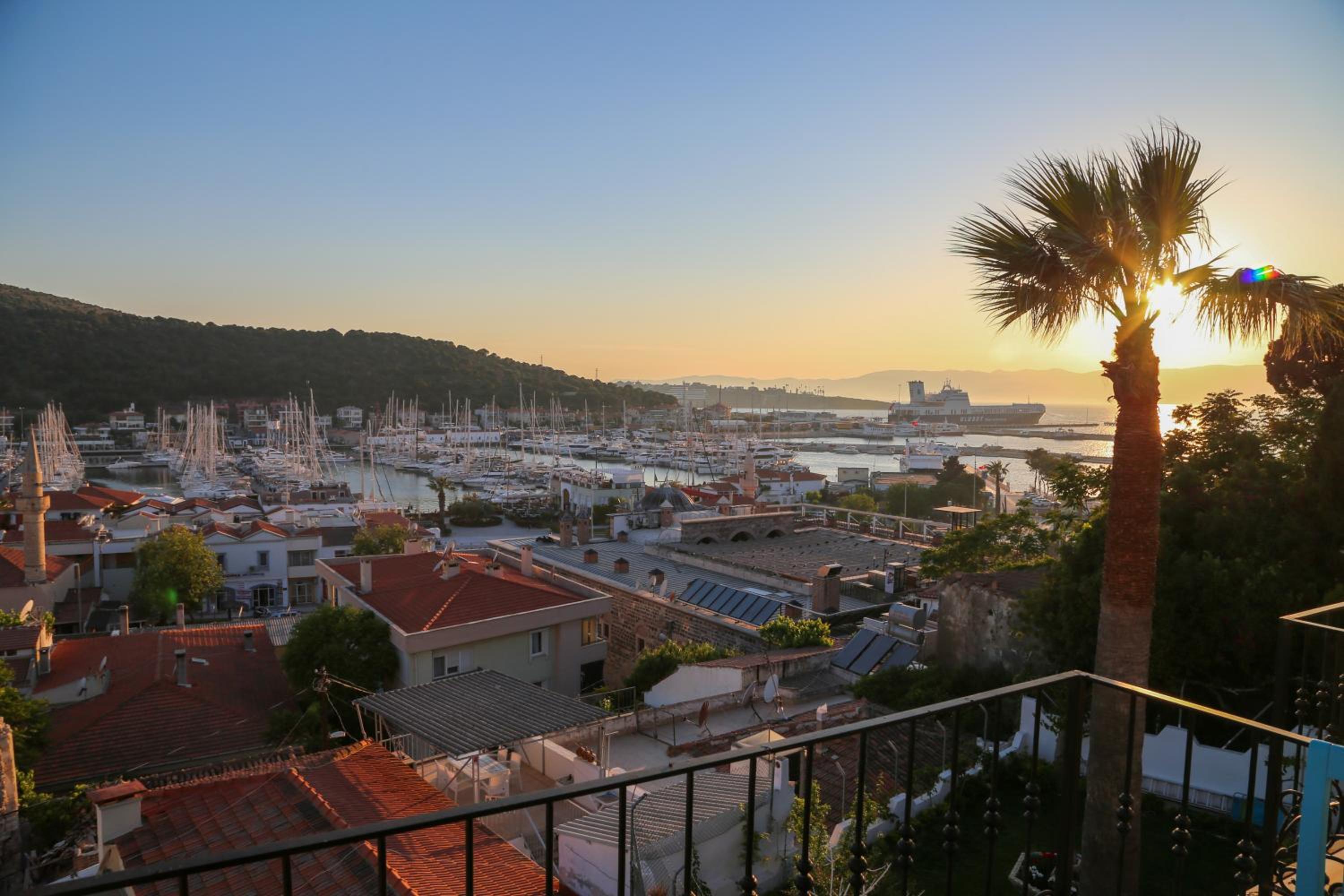 Deluxe Double Room with Balcony and Sea View - Photo 14