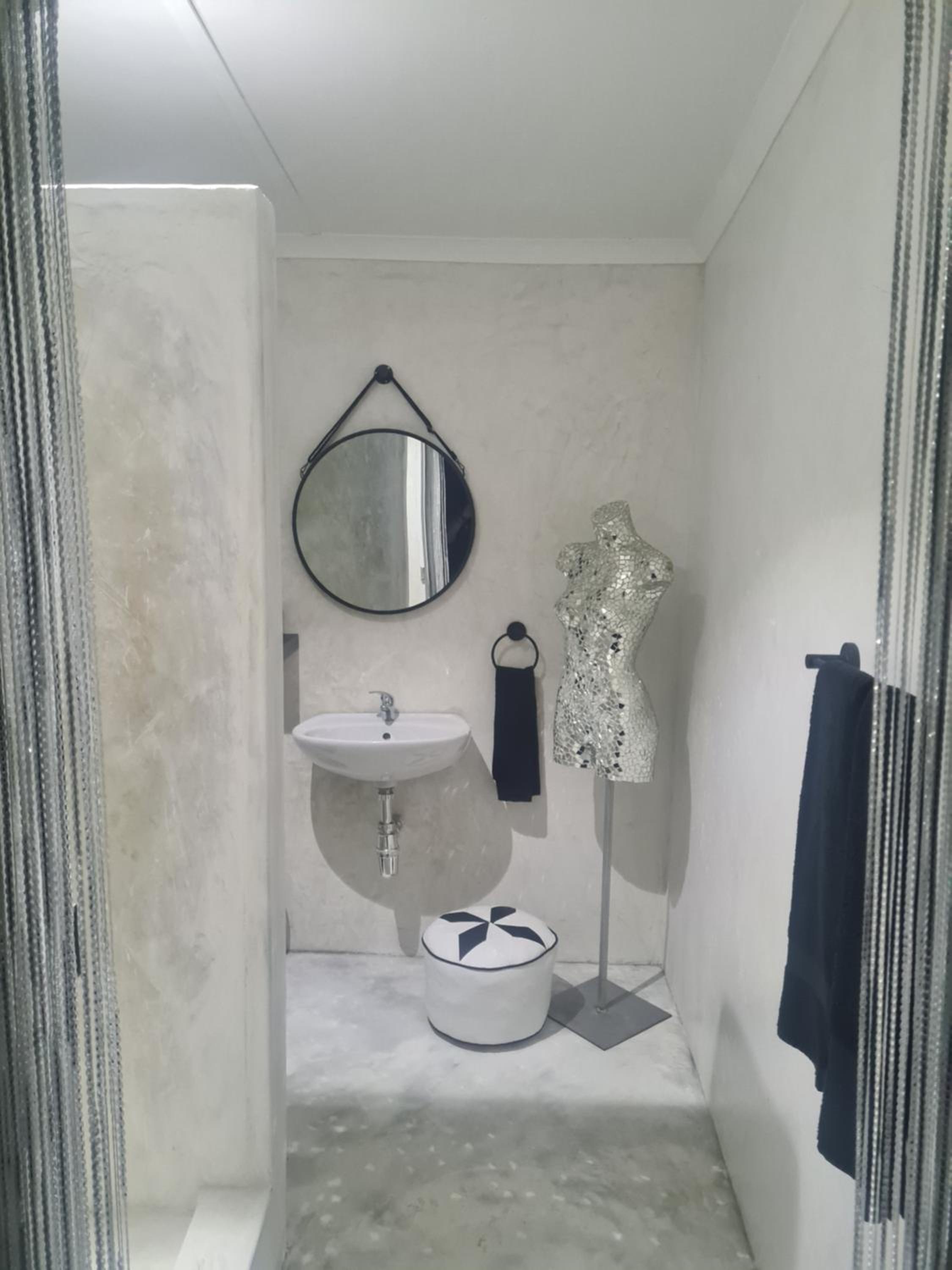 Standard Double Room with Fan - Photo 7
