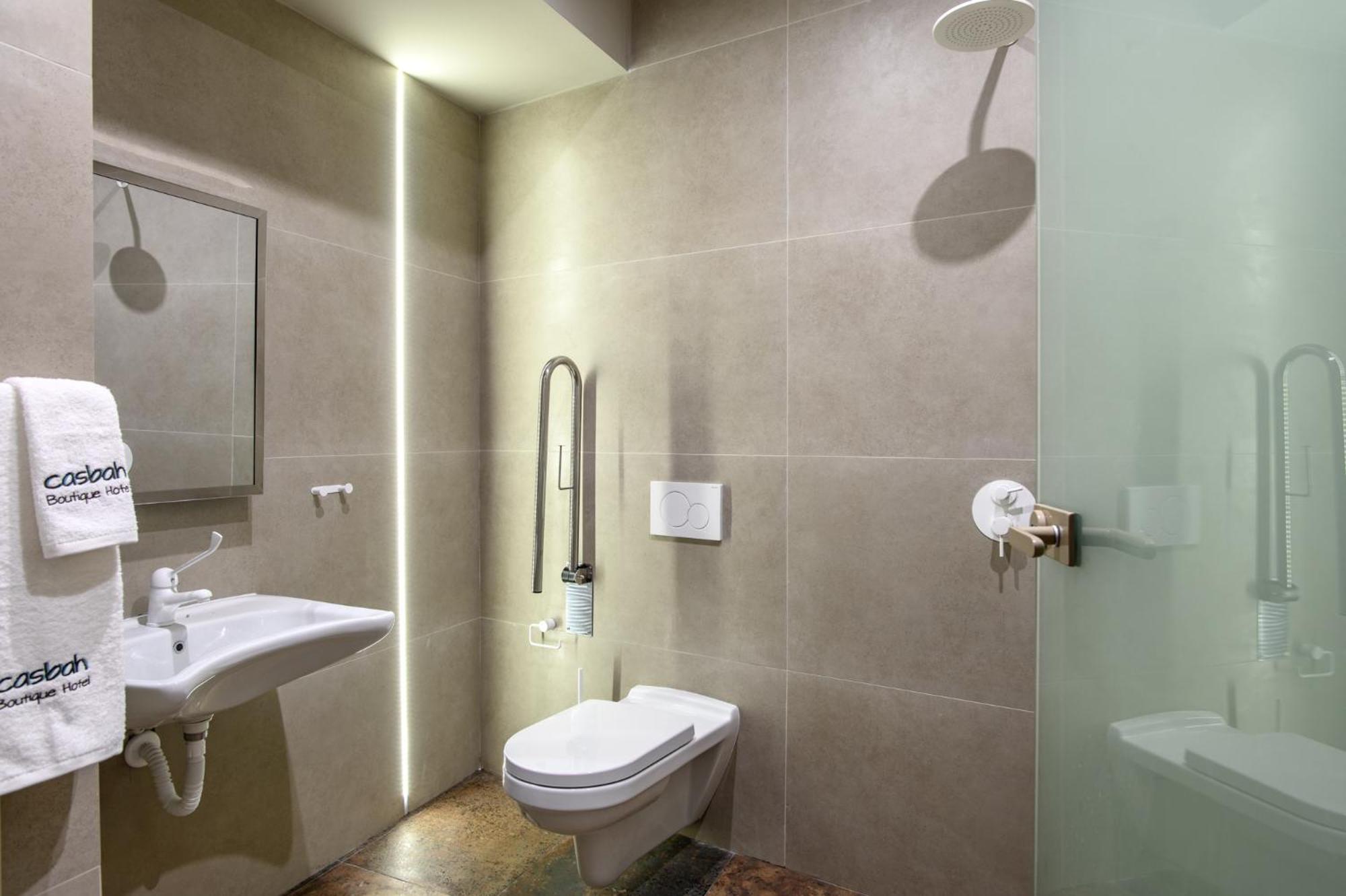 Family Room - Disability Access - Photo 11
