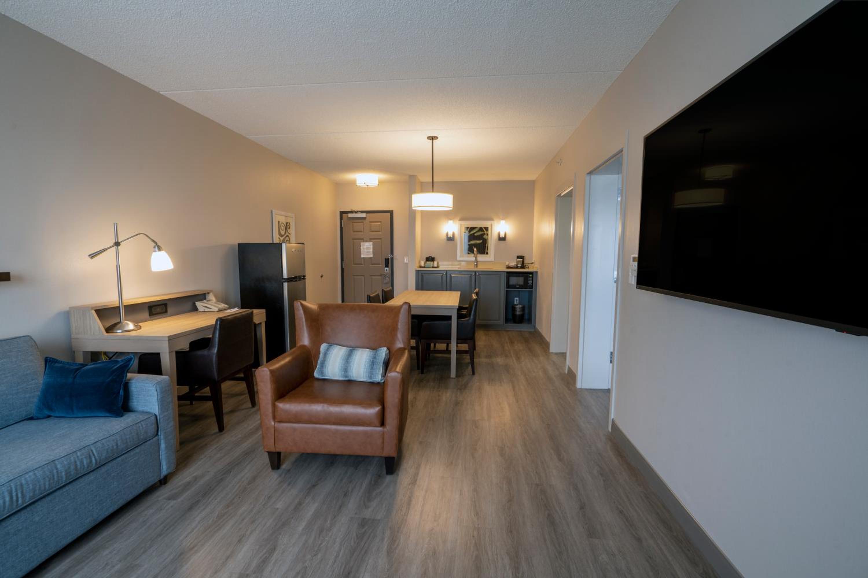 One-Bedroom Executive King Suite - Photo 1
