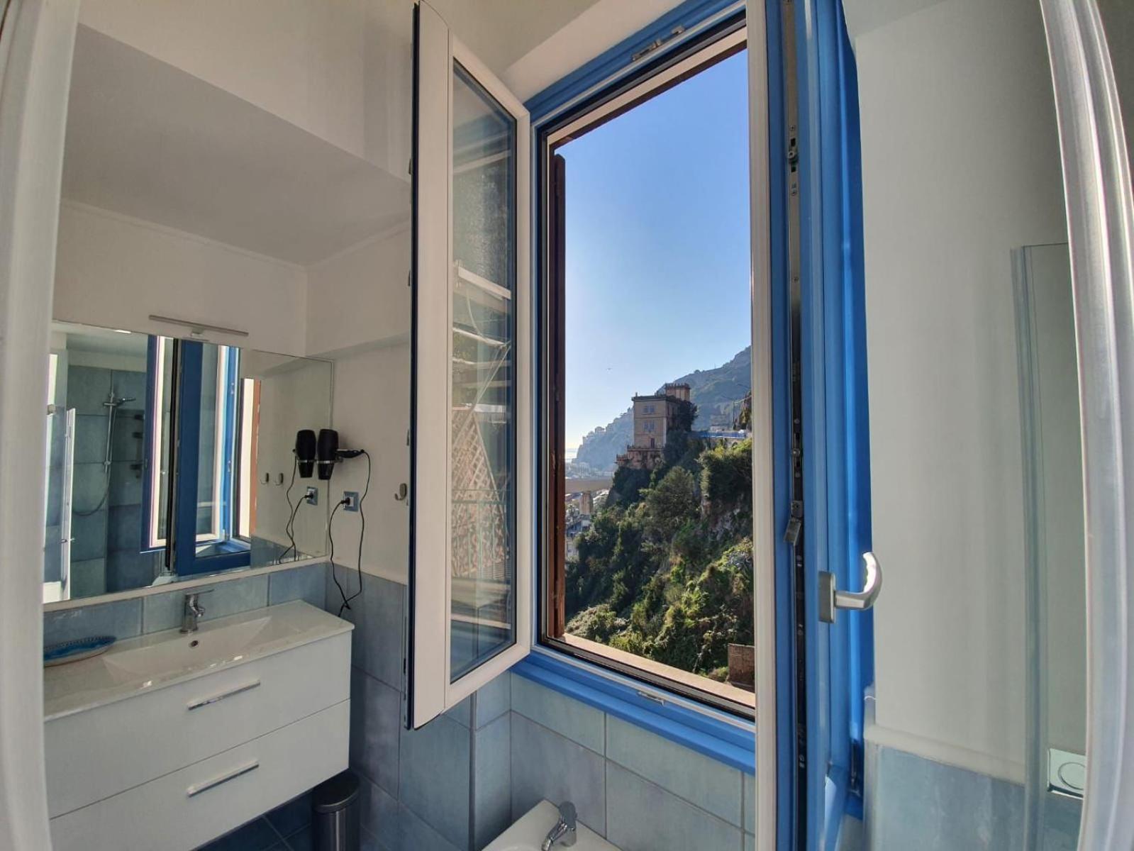 Double Room - Photo 15