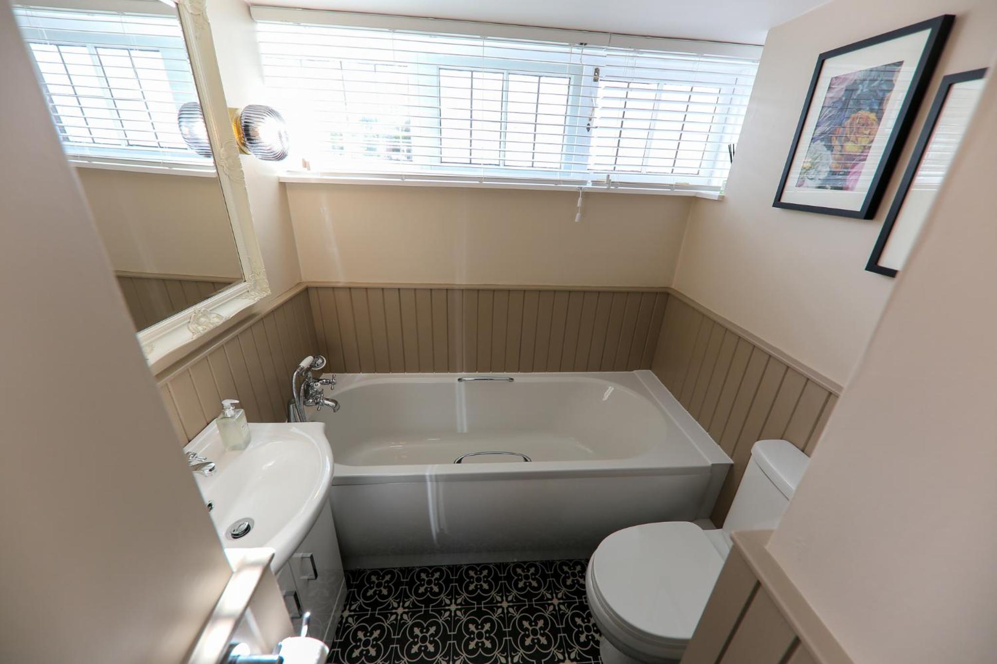 One-Bedroom Apartment - Photo 11