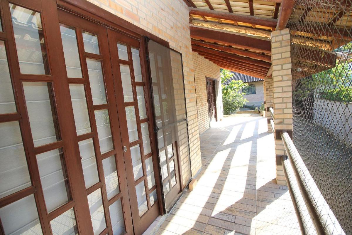 Three-Bedroom House photo 3
