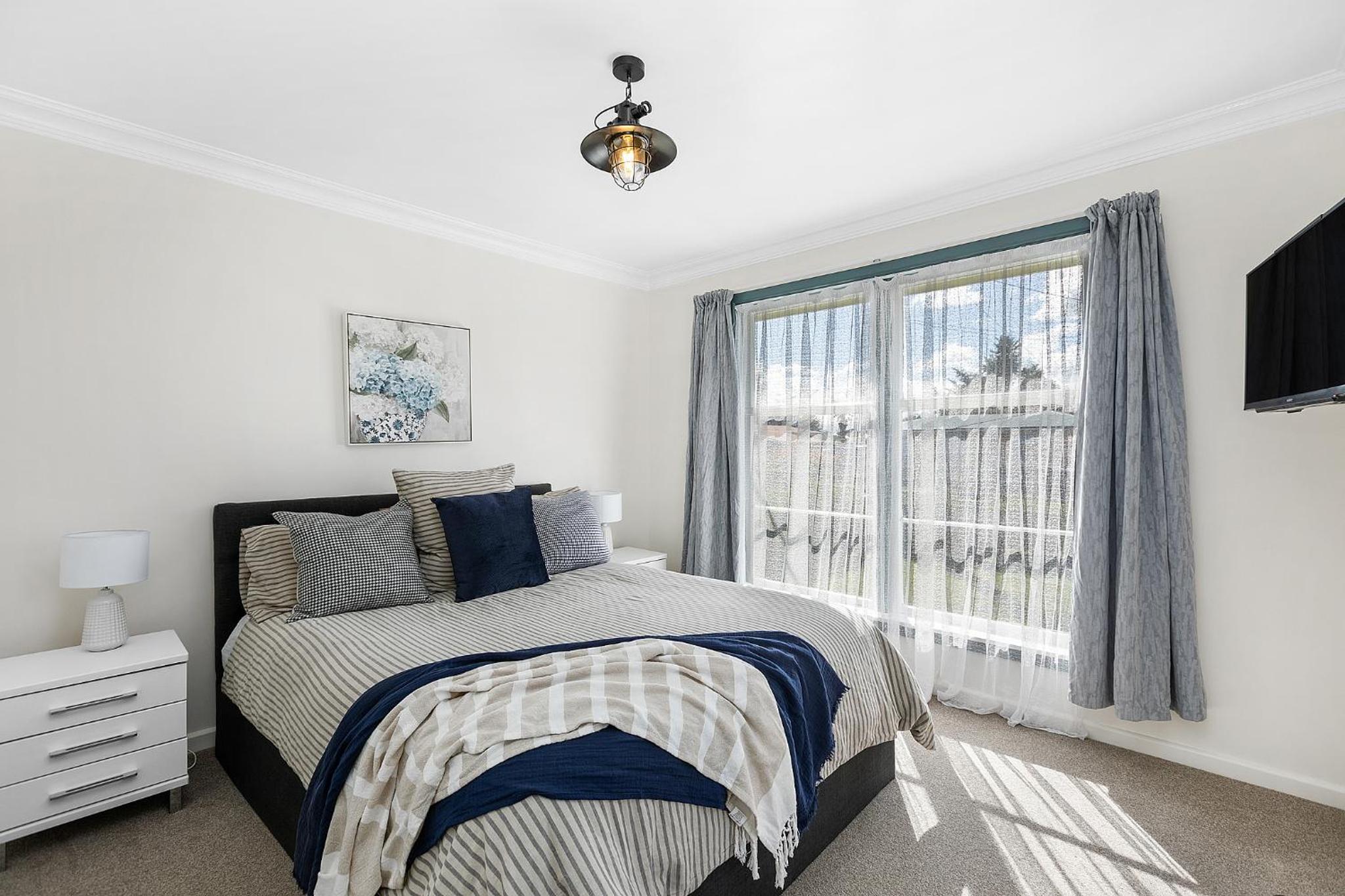 Three-Bedroom House - Photo 2