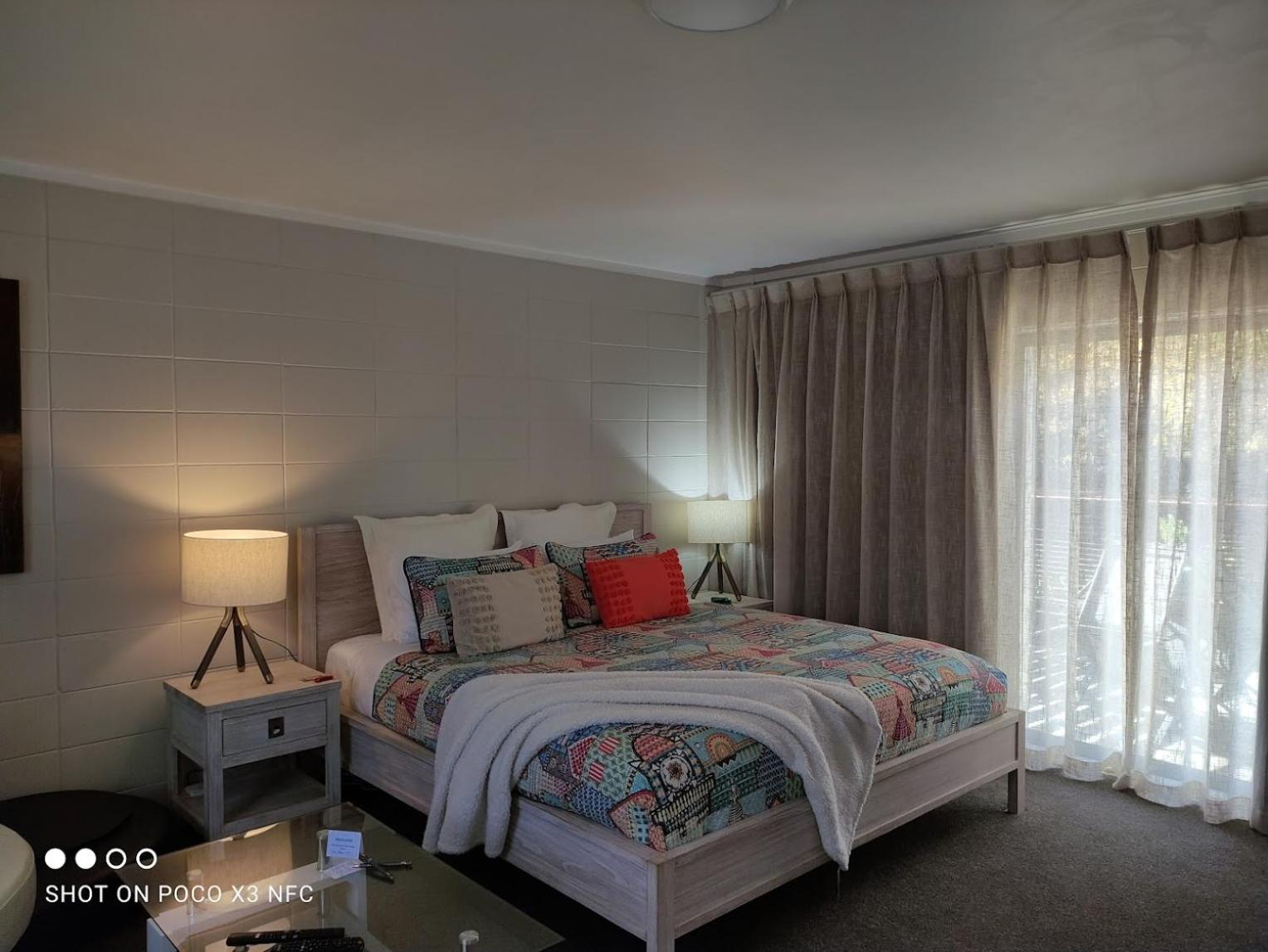 Deluxe Family Suite - Photo 12