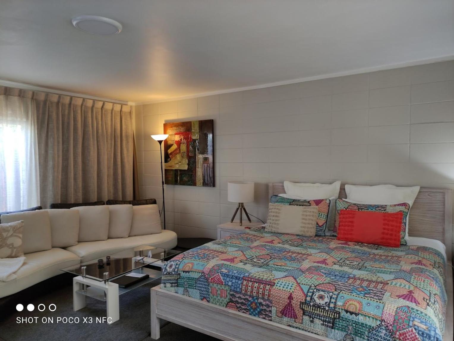 Deluxe Family Suite - Photo 11