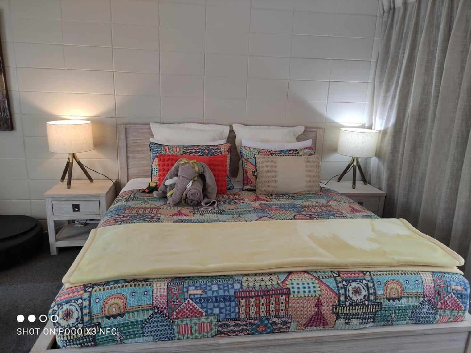 Deluxe Family Suite - Photo 13