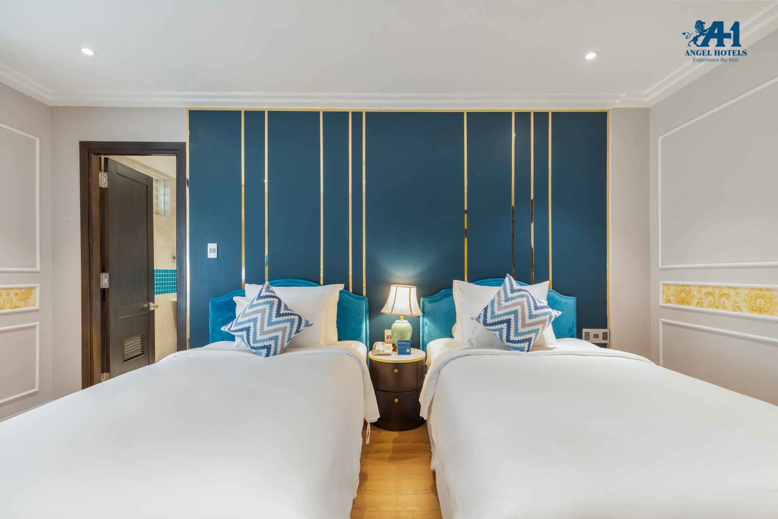 Superior Twin Room with City View - Photo 7