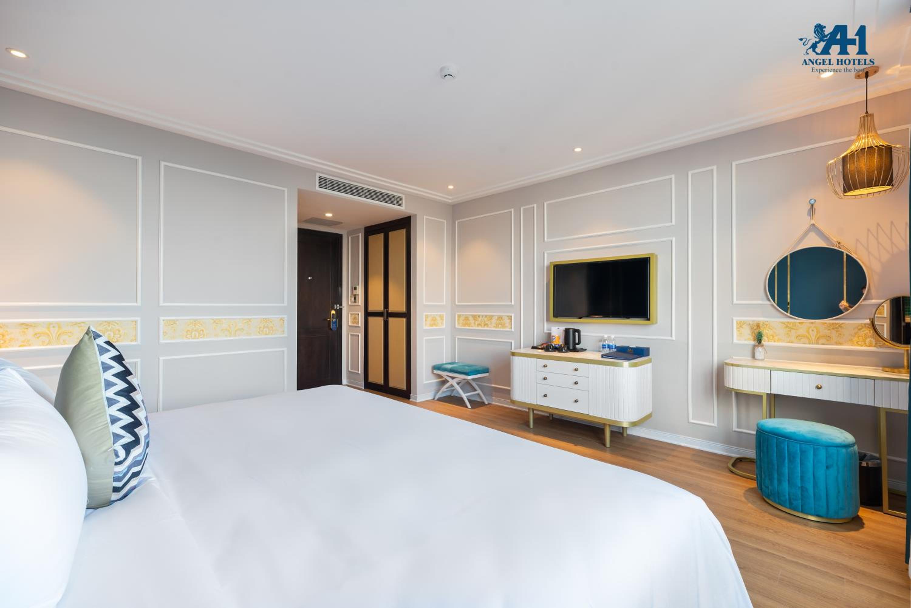 Deluxe Double Room with Sea View - Photo 3