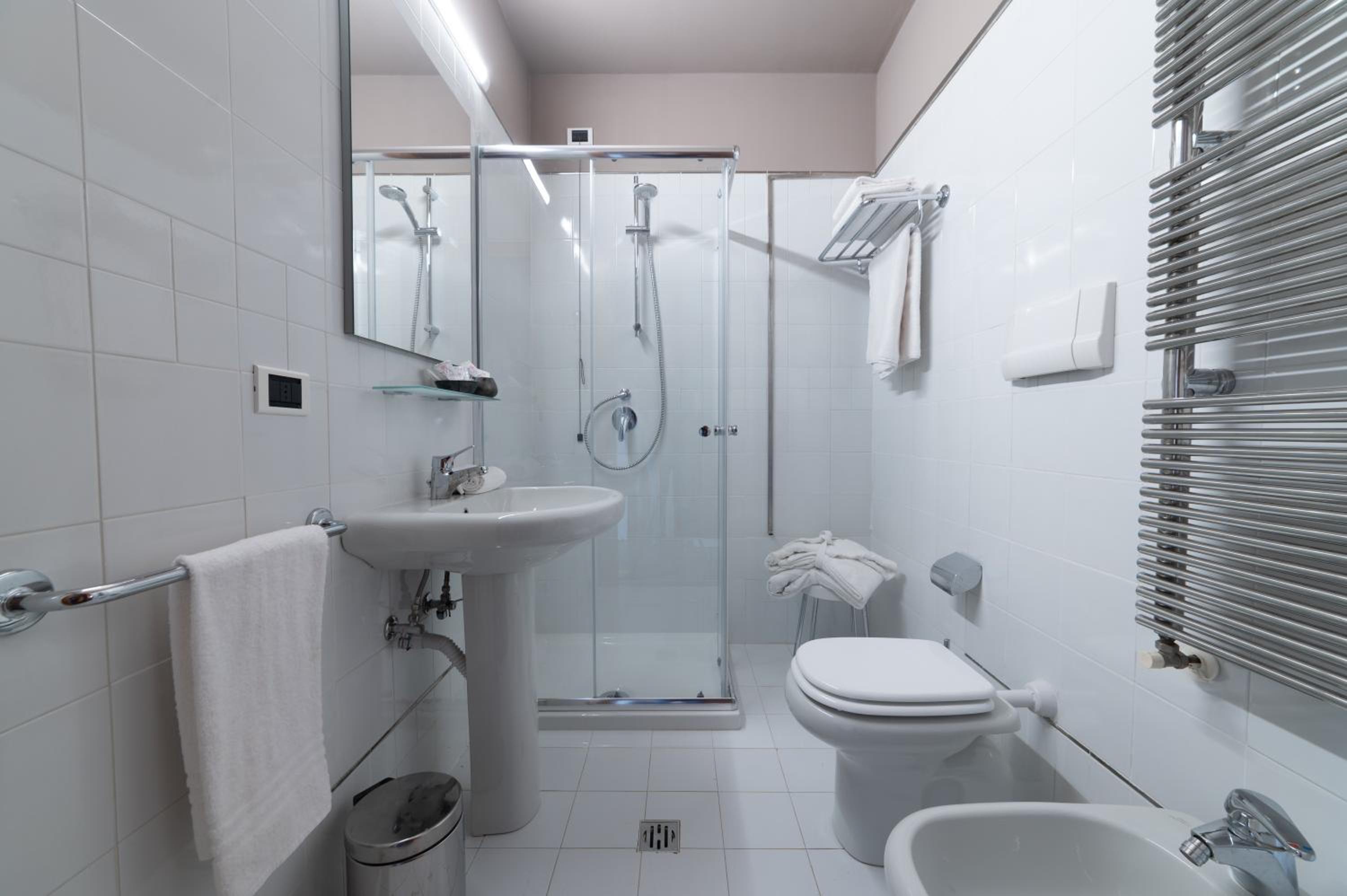Standard Double Room - Photo 6