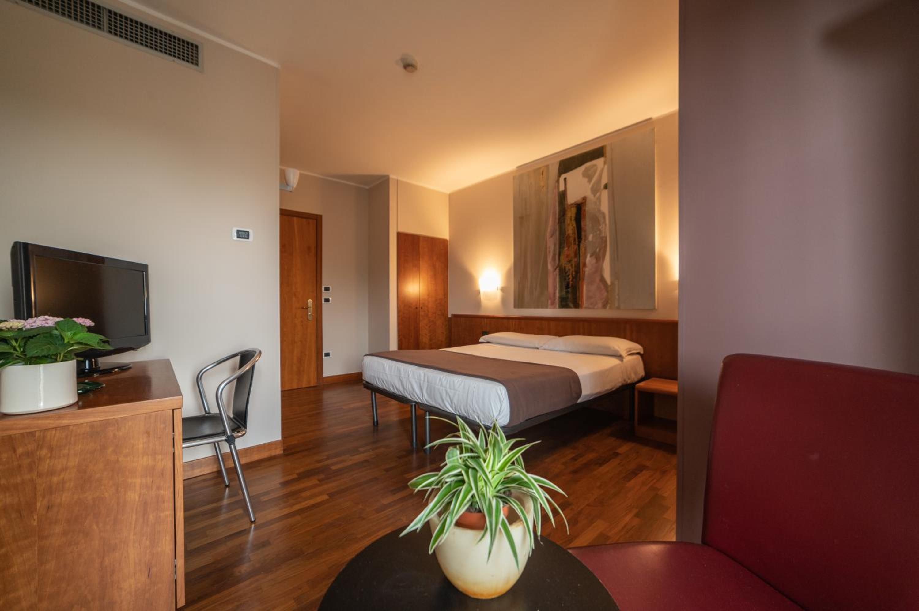 Standard Double Room - Photo 2