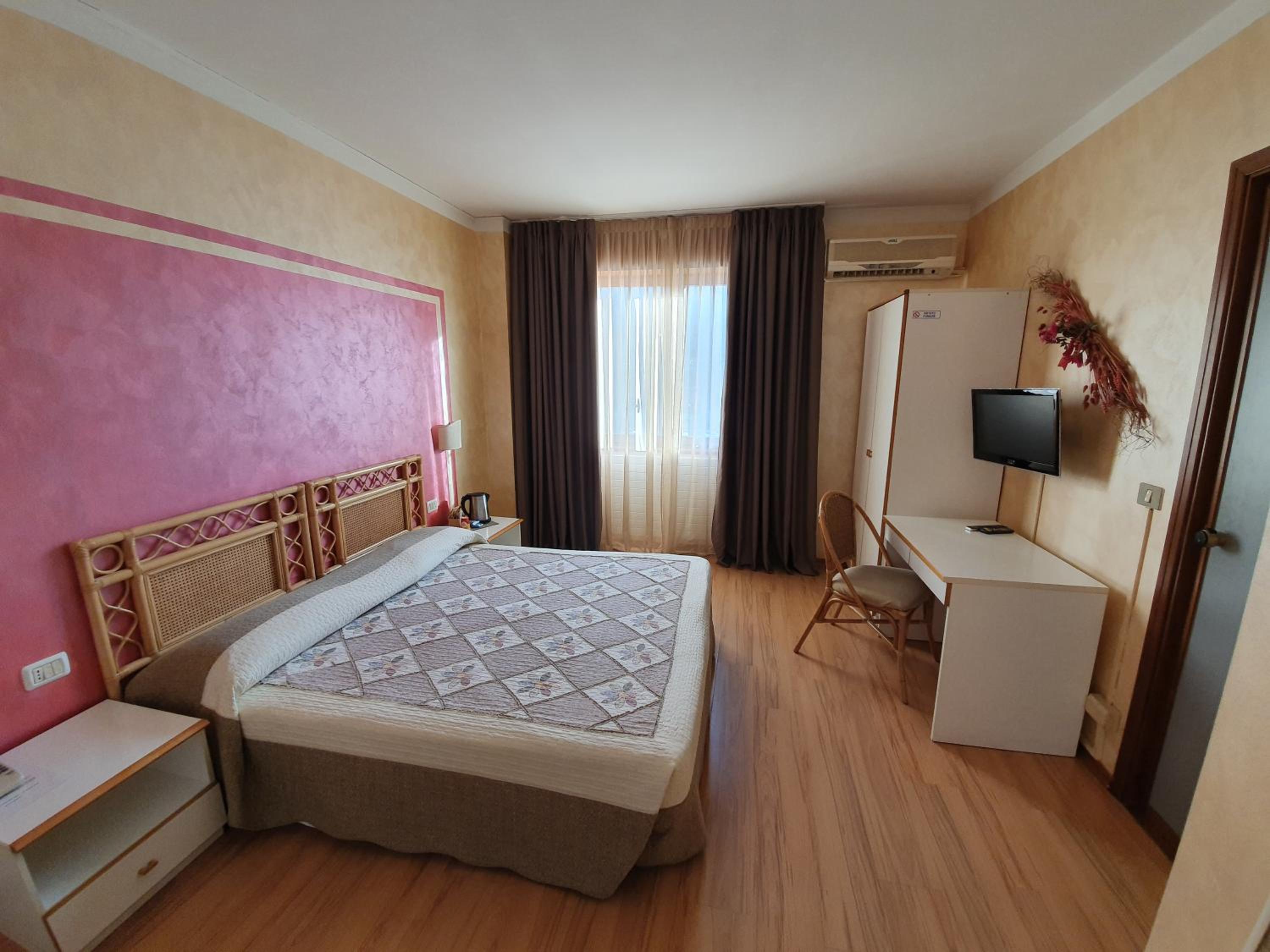 Double or Twin Room - Photo 2