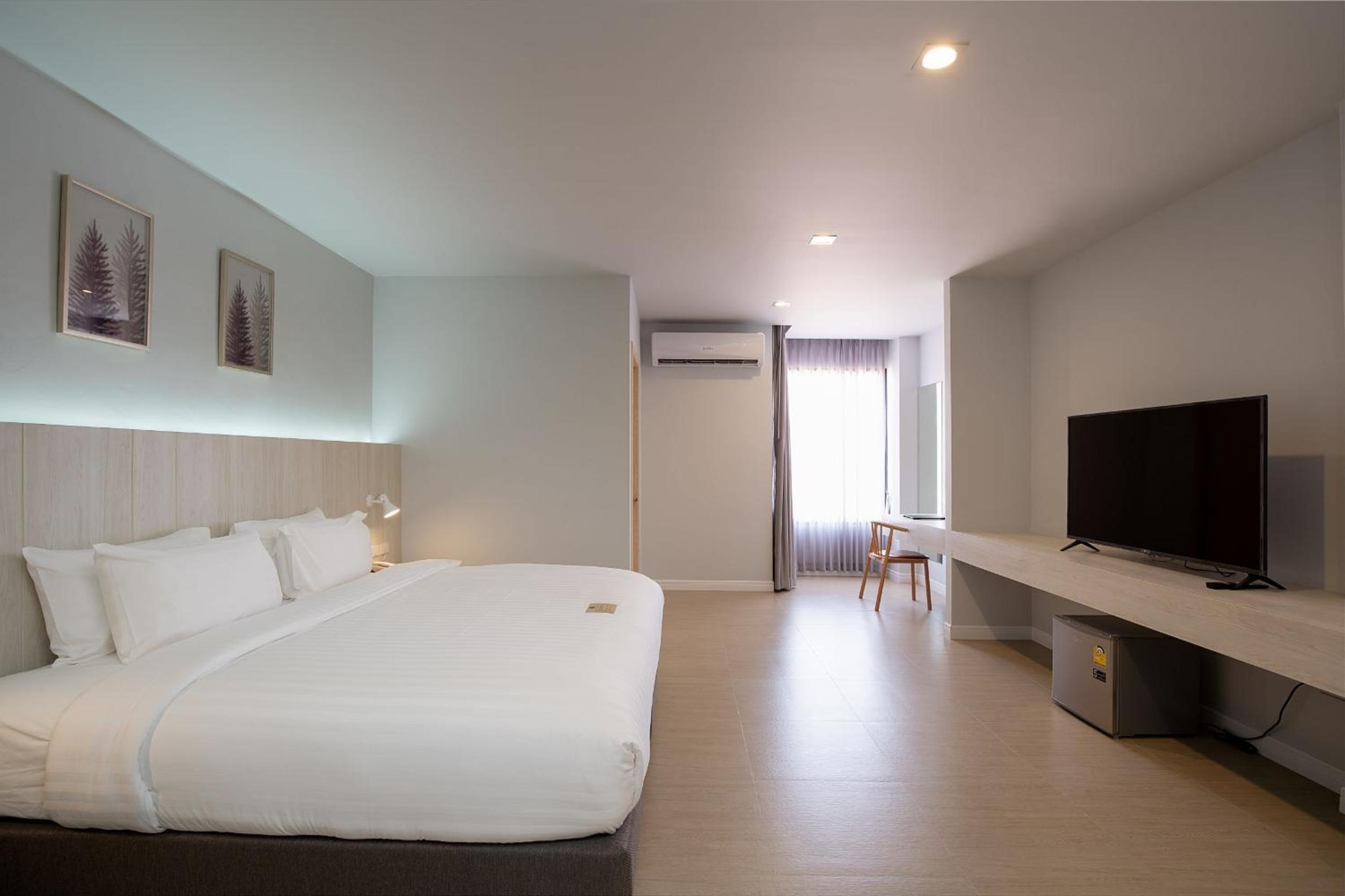 Deluxe Double Room - Photo 8