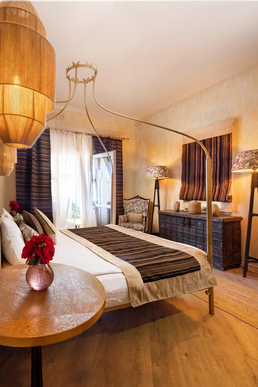 Superior Double Room with Balcony - Photo 13